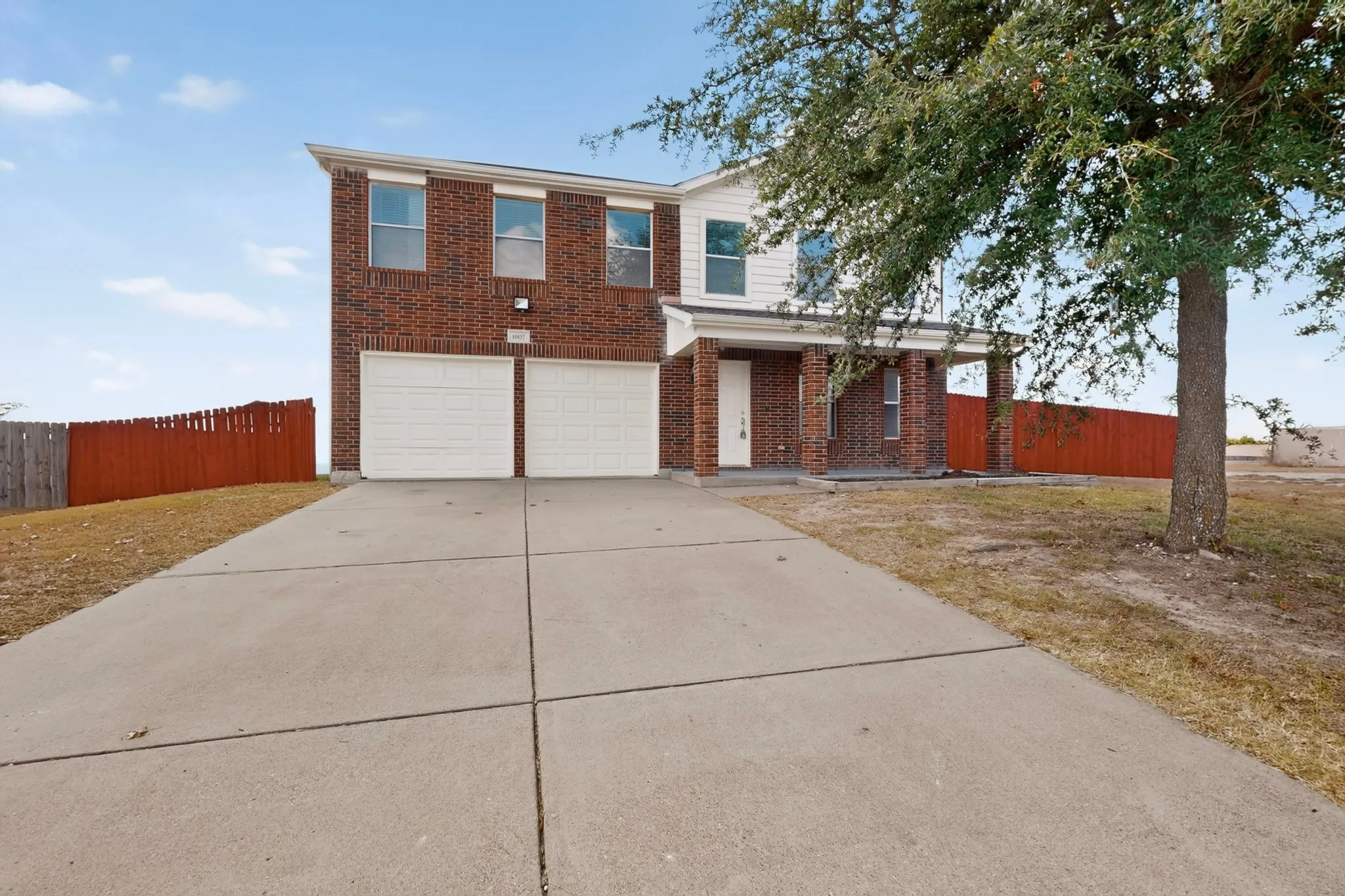 Single Family Residence For Sale in Dallas County , 1607 Harbor View Road, Glenn Heights, Texas 75154, 4 Bedroom, 3 Bathroom, 2 Garage spaces, 2,440 Sqft, built in 2007, mls#21364709, Real Estate Agent in Glenn Heights, Homes For Sale in Dallas county, Homes For Sale in Glenn Heights, Realtor in Glenn Heights Texas, Real Estate Brokerage Independent Realty Texas, Luminita Cordes Realtor