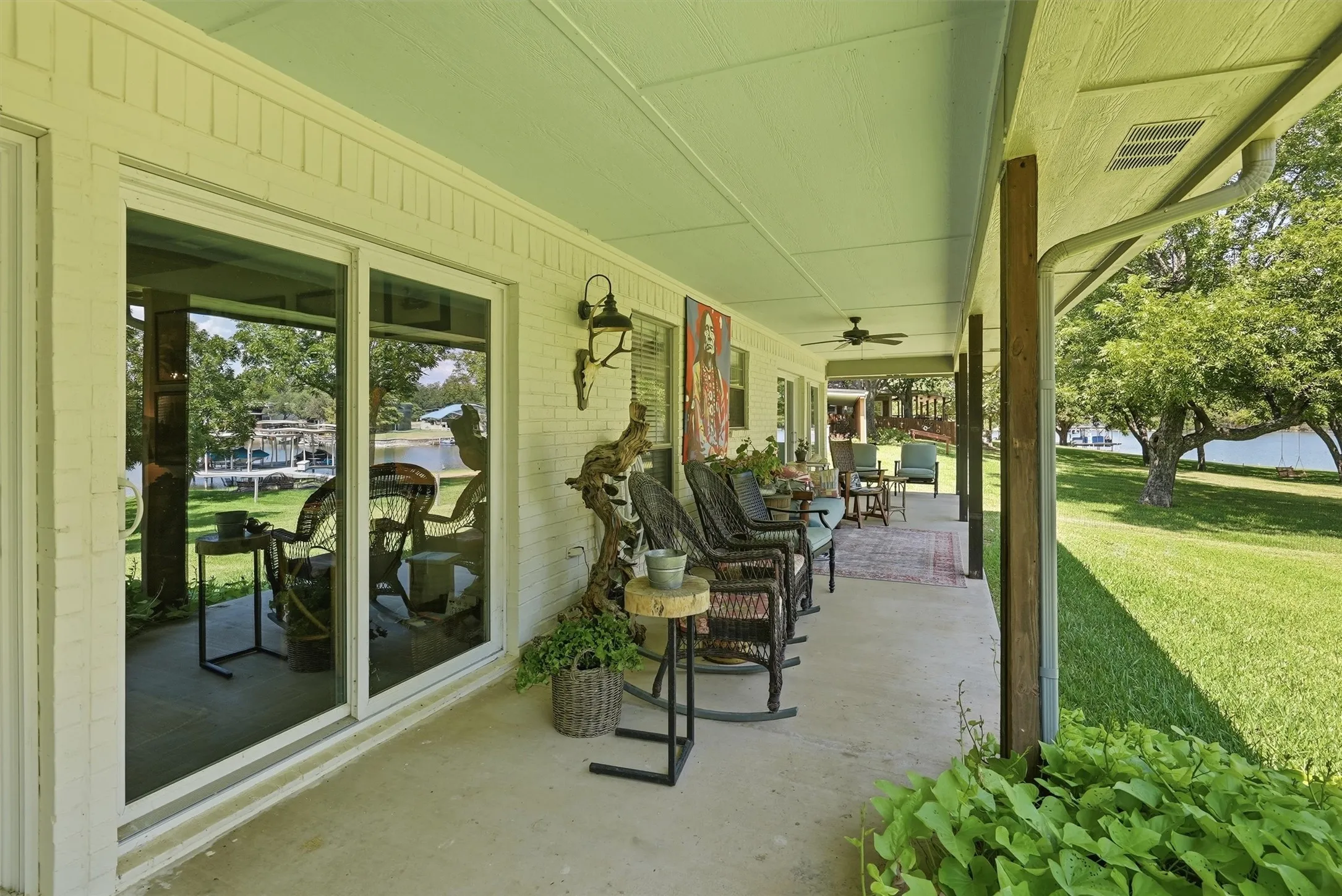 Single Family Residence For Sale in Hood County , 630 E Bridge Street, Granbury, Texas 76048, 3 Bedroom, 2 Bathroom, Garage spaces, 1,730 Sqft, built in 1980, mls#21376904, Real Estate Agent in Granbury, Homes For Sale in Hood county, Homes For Sale in Granbury, Realtor in Granbury Texas, Real Estate Brokerage Independent Realty Texas, Luminita Cordes Realtor