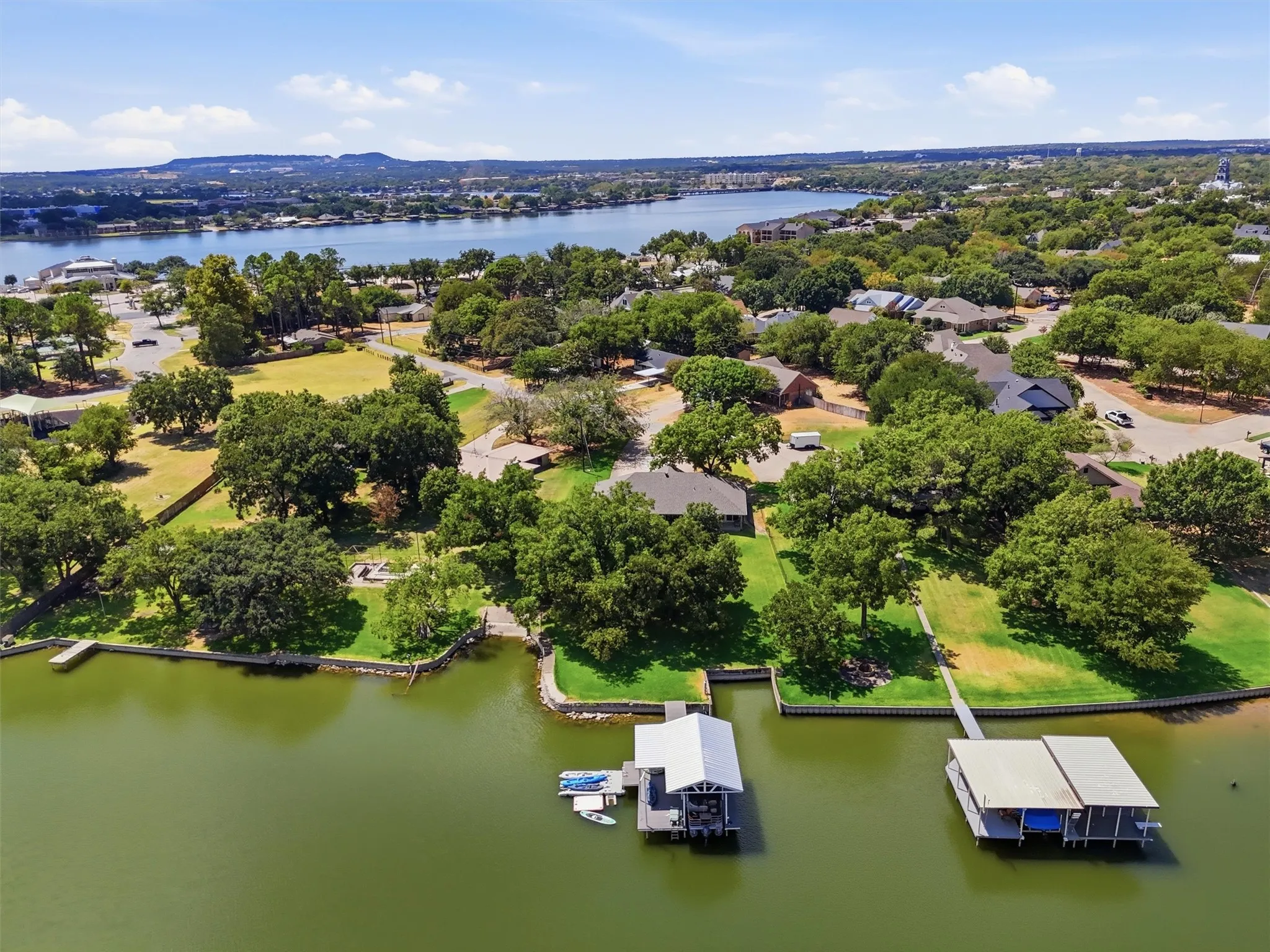 Single Family Residence For Sale in Hood County , 630 E Bridge Street, Granbury, Texas 76048, 3 Bedroom, 2 Bathroom, Garage spaces, 1,730 Sqft, built in 1980, mls#21376904, Real Estate Agent in Granbury, Homes For Sale in Hood county, Homes For Sale in Granbury, Realtor in Granbury Texas, Real Estate Brokerage Independent Realty Texas, Luminita Cordes Realtor