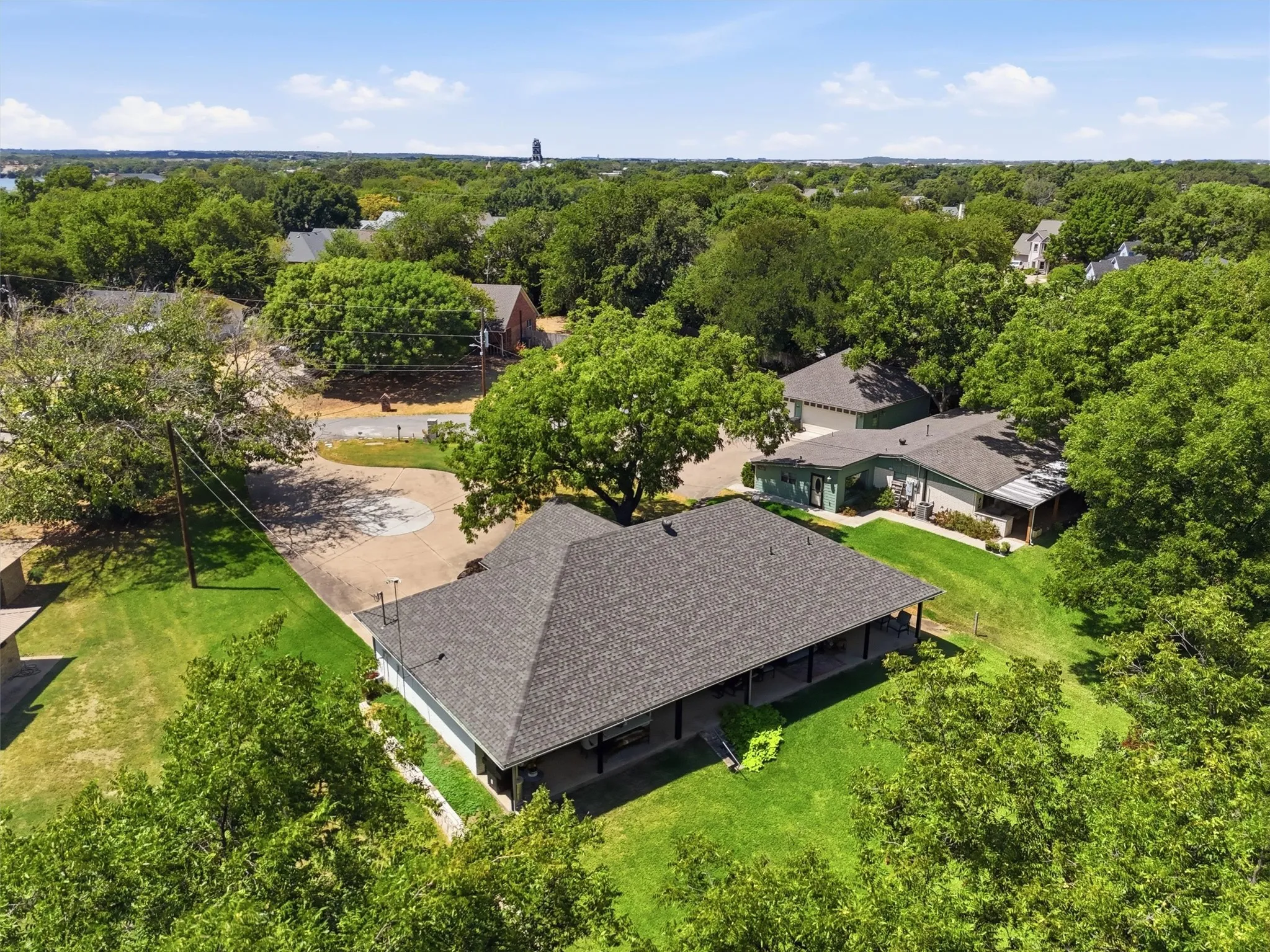 Single Family Residence For Sale in Hood County , 630 E Bridge Street, Granbury, Texas 76048, 3 Bedroom, 2 Bathroom, Garage spaces, 1,730 Sqft, built in 1980, mls#21376904, Real Estate Agent in Granbury, Homes For Sale in Hood county, Homes For Sale in Granbury, Realtor in Granbury Texas, Real Estate Brokerage Independent Realty Texas, Luminita Cordes Realtor