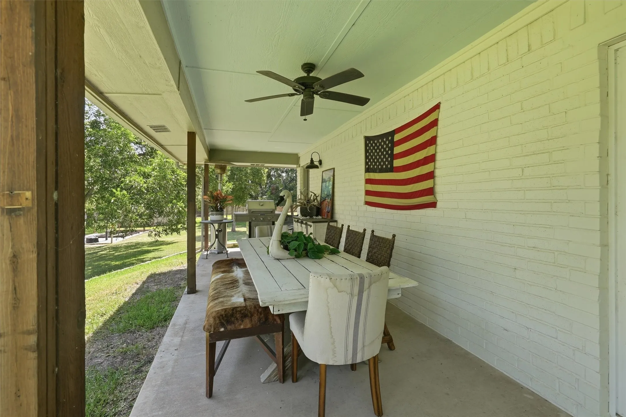 Single Family Residence For Sale in Hood County , 630 E Bridge Street, Granbury, Texas 76048, 3 Bedroom, 2 Bathroom, Garage spaces, 1,730 Sqft, built in 1980, mls#21376904, Real Estate Agent in Granbury, Homes For Sale in Hood county, Homes For Sale in Granbury, Realtor in Granbury Texas, Real Estate Brokerage Independent Realty Texas, Luminita Cordes Realtor
