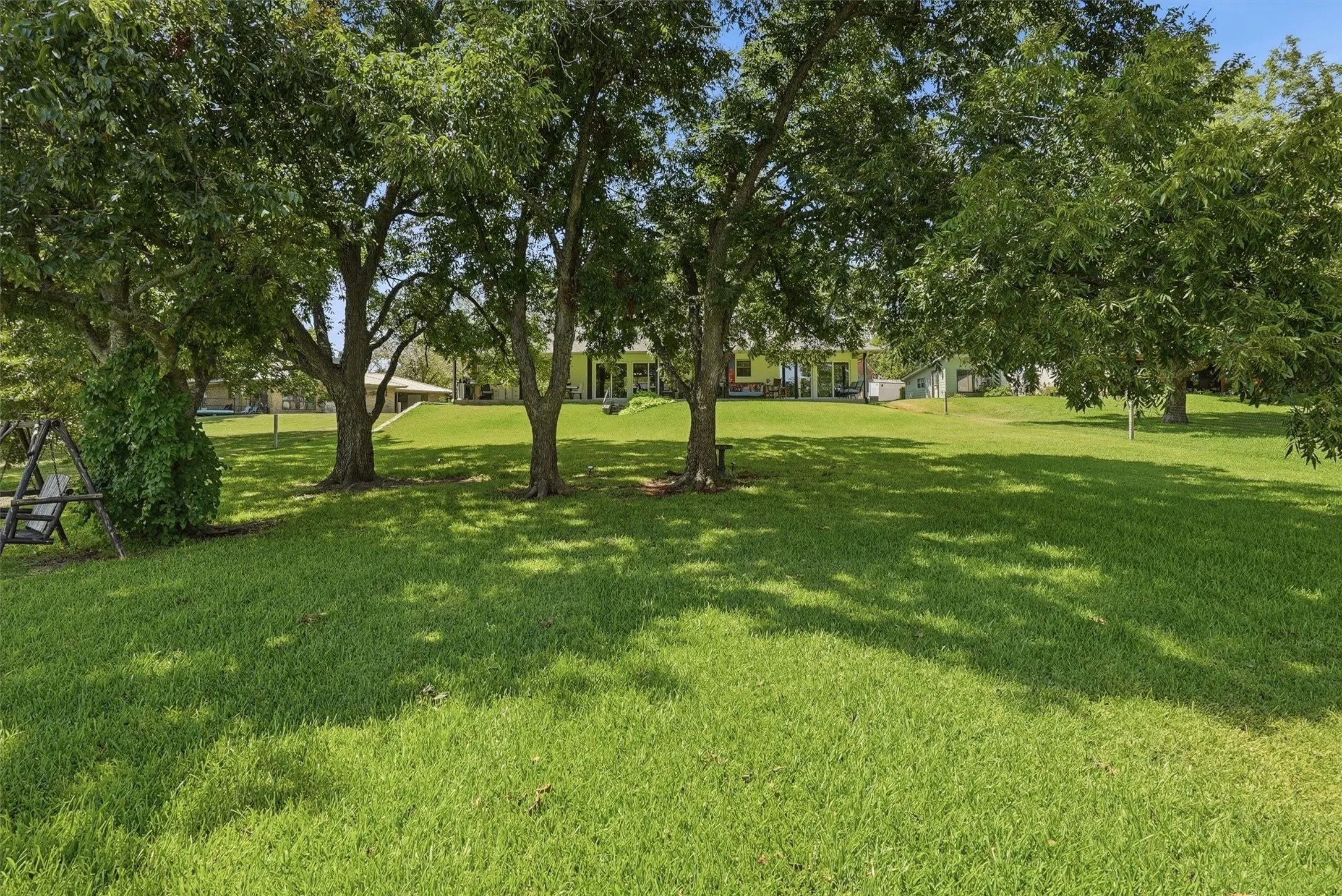 Single Family Residence For Sale in Hood County , 630 E Bridge Street, Granbury, Texas 76048, 3 Bedroom, 2 Bathroom, Garage spaces, 1,730 Sqft, built in 1980, mls#21376904, Real Estate Agent in Granbury, Homes For Sale in Hood county, Homes For Sale in Granbury, Realtor in Granbury Texas, Real Estate Brokerage Independent Realty Texas, Luminita Cordes Realtor