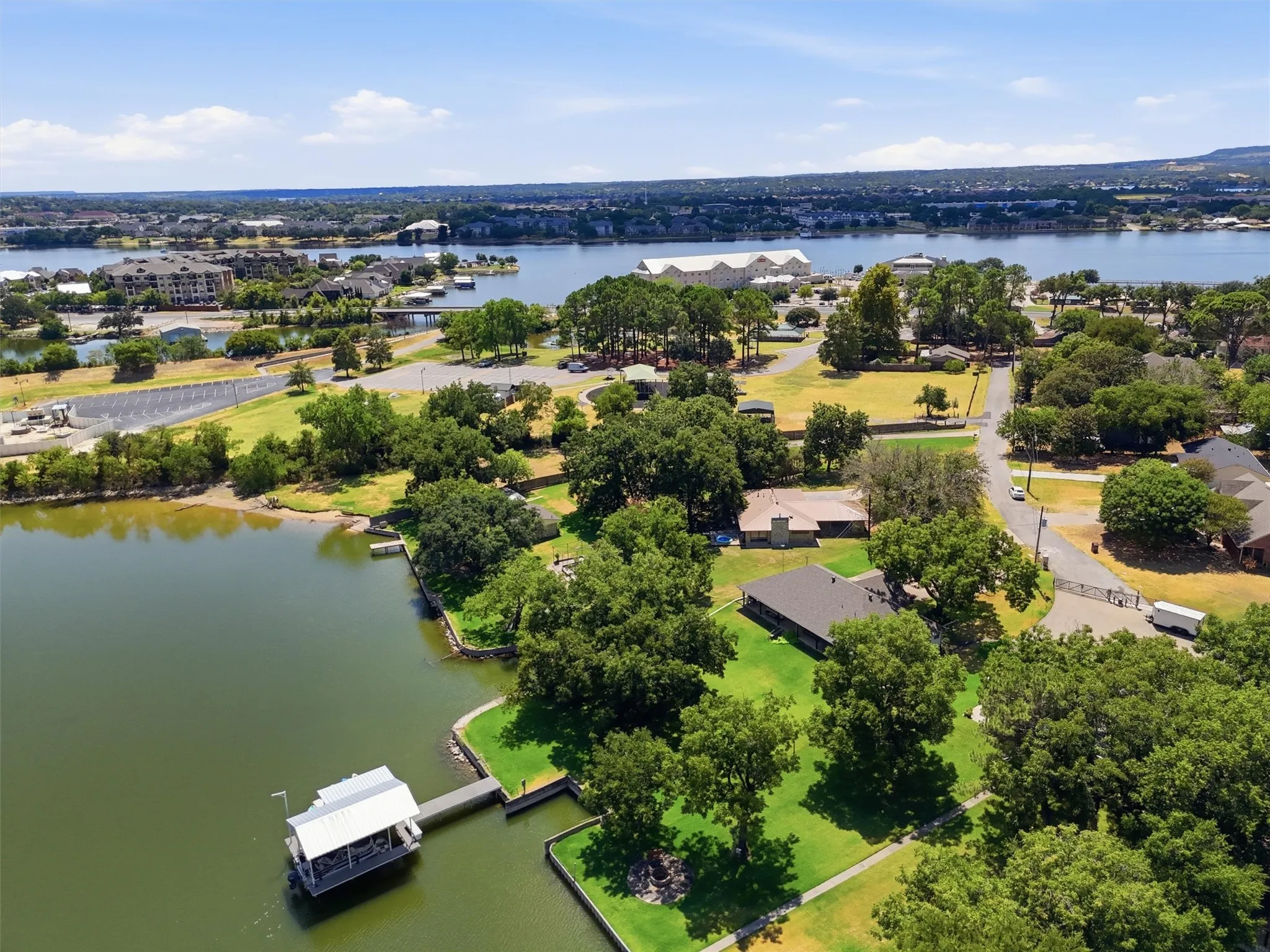 Single Family Residence For Sale in Hood County , 630 E Bridge Street, Granbury, Texas 76048, 3 Bedroom, 2 Bathroom, Garage spaces, 1,730 Sqft, built in 1980, mls#21376904, Real Estate Agent in Granbury, Homes For Sale in Hood county, Homes For Sale in Granbury, Realtor in Granbury Texas, Real Estate Brokerage Independent Realty Texas, Luminita Cordes Realtor