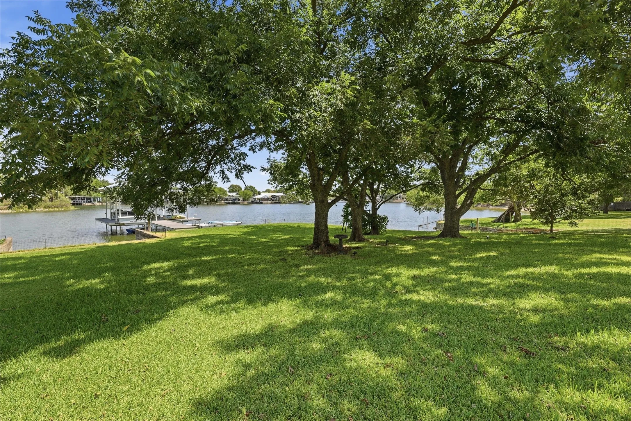 Single Family Residence For Sale in Hood County , 630 E Bridge Street, Granbury, Texas 76048, 3 Bedroom, 2 Bathroom, Garage spaces, 1,730 Sqft, built in 1980, mls#21376904, Real Estate Agent in Granbury, Homes For Sale in Hood county, Homes For Sale in Granbury, Realtor in Granbury Texas, Real Estate Brokerage Independent Realty Texas, Luminita Cordes Realtor