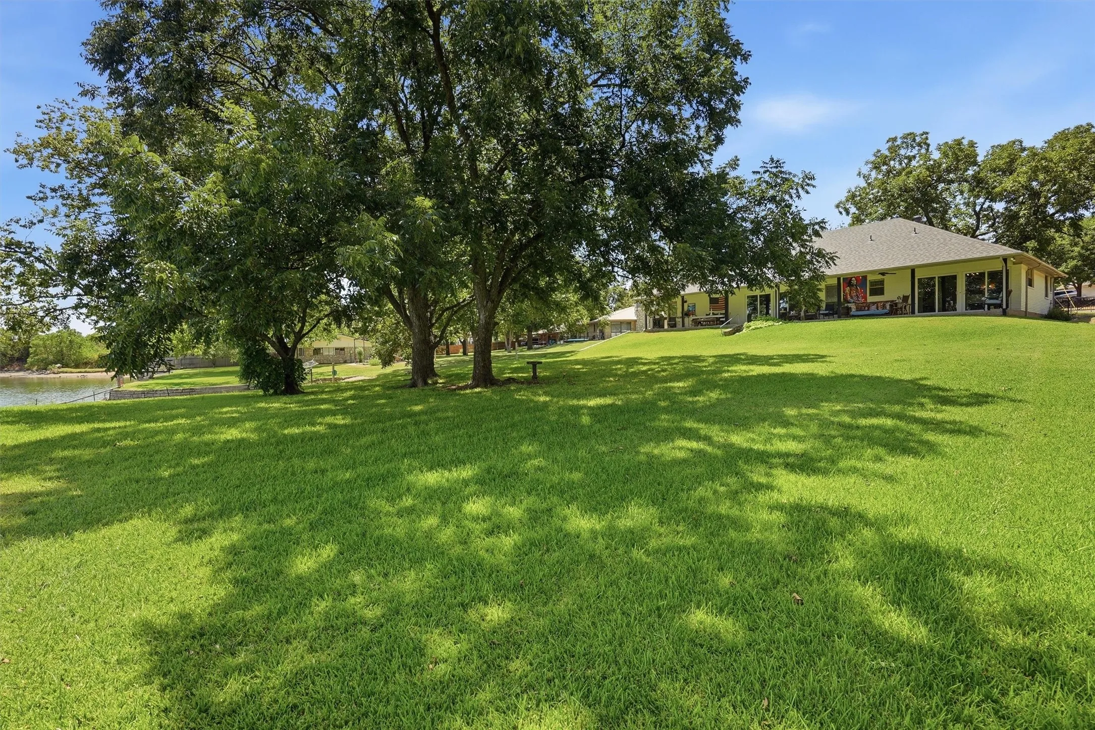 Single Family Residence For Sale in Hood County , 630 E Bridge Street, Granbury, Texas 76048, 3 Bedroom, 2 Bathroom, Garage spaces, 1,730 Sqft, built in 1980, mls#21376904, Real Estate Agent in Granbury, Homes For Sale in Hood county, Homes For Sale in Granbury, Realtor in Granbury Texas, Real Estate Brokerage Independent Realty Texas, Luminita Cordes Realtor