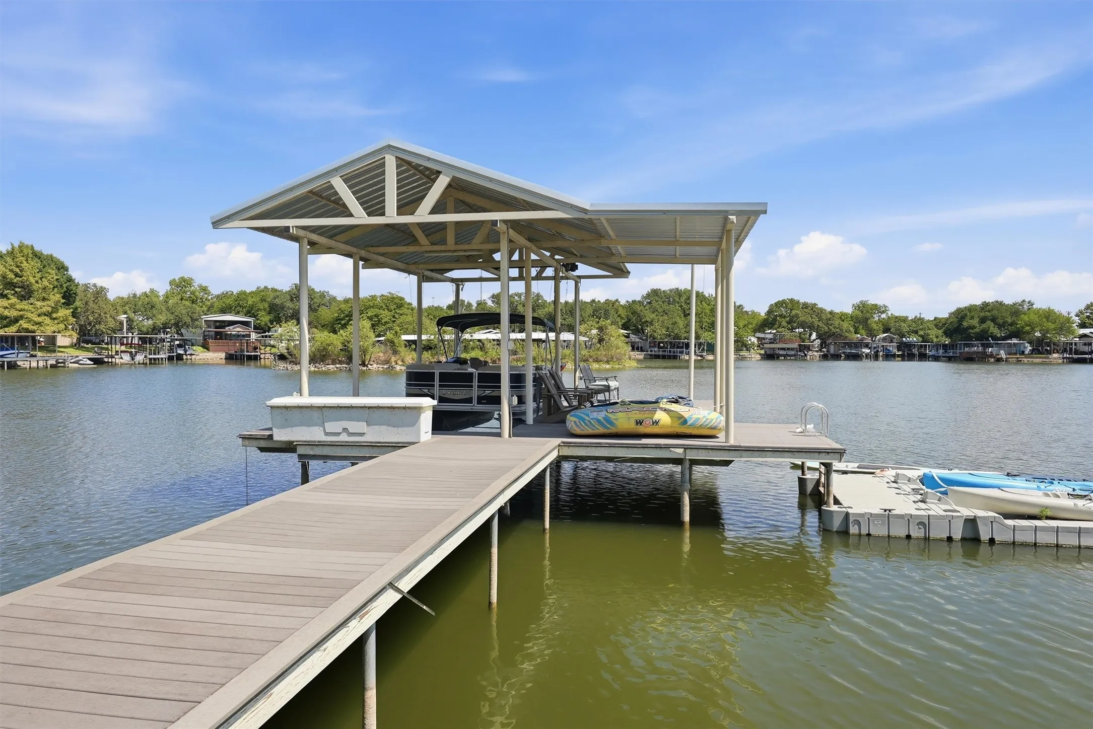Single Family Residence For Sale in Hood County , 630 E Bridge Street, Granbury, Texas 76048, 3 Bedroom, 2 Bathroom, Garage spaces, 1,730 Sqft, built in 1980, mls#21376904, Real Estate Agent in Granbury, Homes For Sale in Hood county, Homes For Sale in Granbury, Realtor in Granbury Texas, Real Estate Brokerage Independent Realty Texas, Luminita Cordes Realtor
