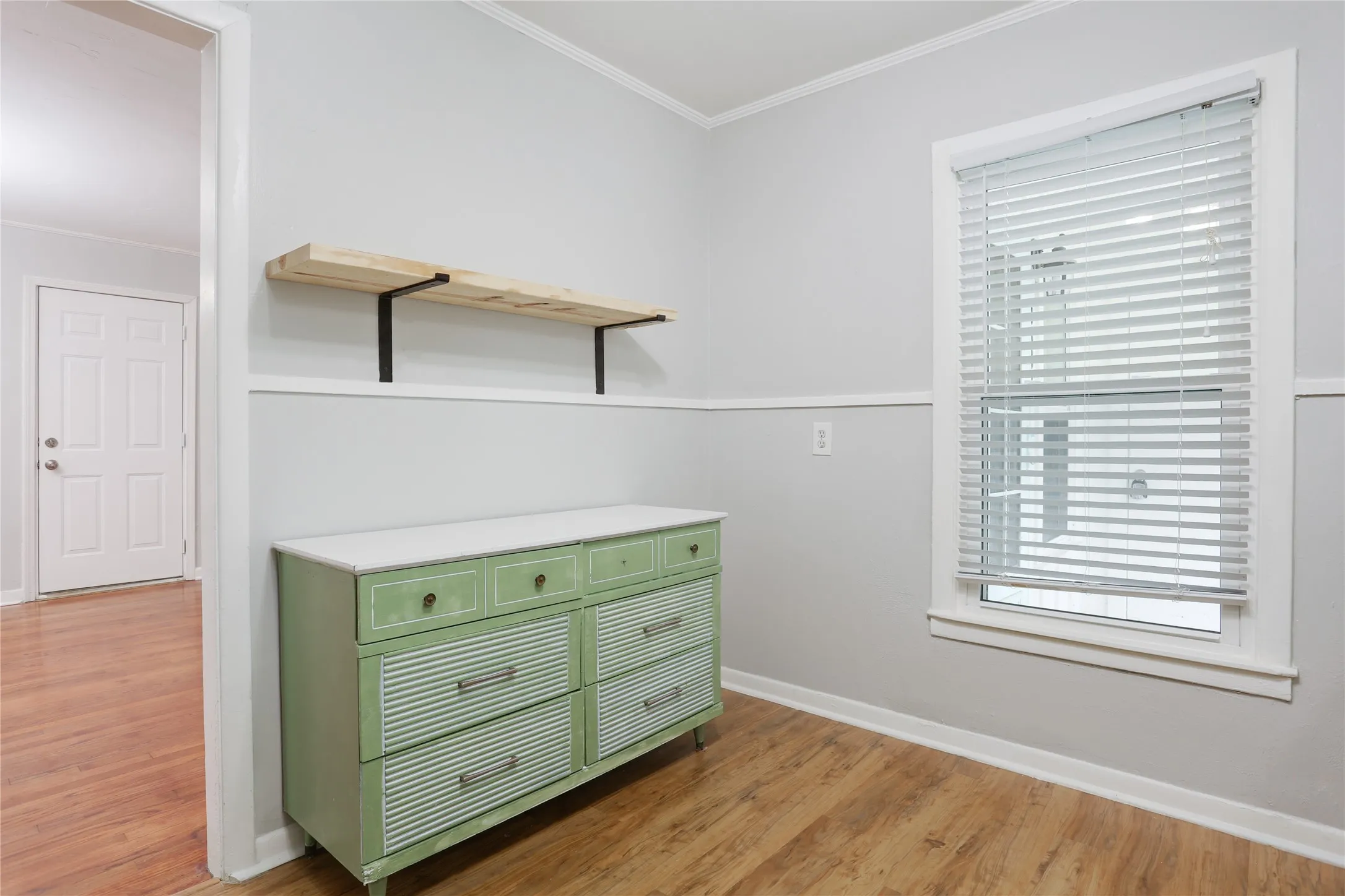 Single Family Residence For Rent in Tarrant County , 3533 Binyon Avenue, Fort Worth, Texas 76133, 2 Bedroom, 1 Bathroom, 1 Garage spaces, 964 Sqft, built in 1951, mls#21377407, Real Estate Agent in Fort Worth, Homes For Rent in Tarrant county, Homes For Rent in Fort Worth, Realtor in Fort Worth Texas, Real Estate Brokerage Independent Realty Texas, Luminita Cordes Realtor
