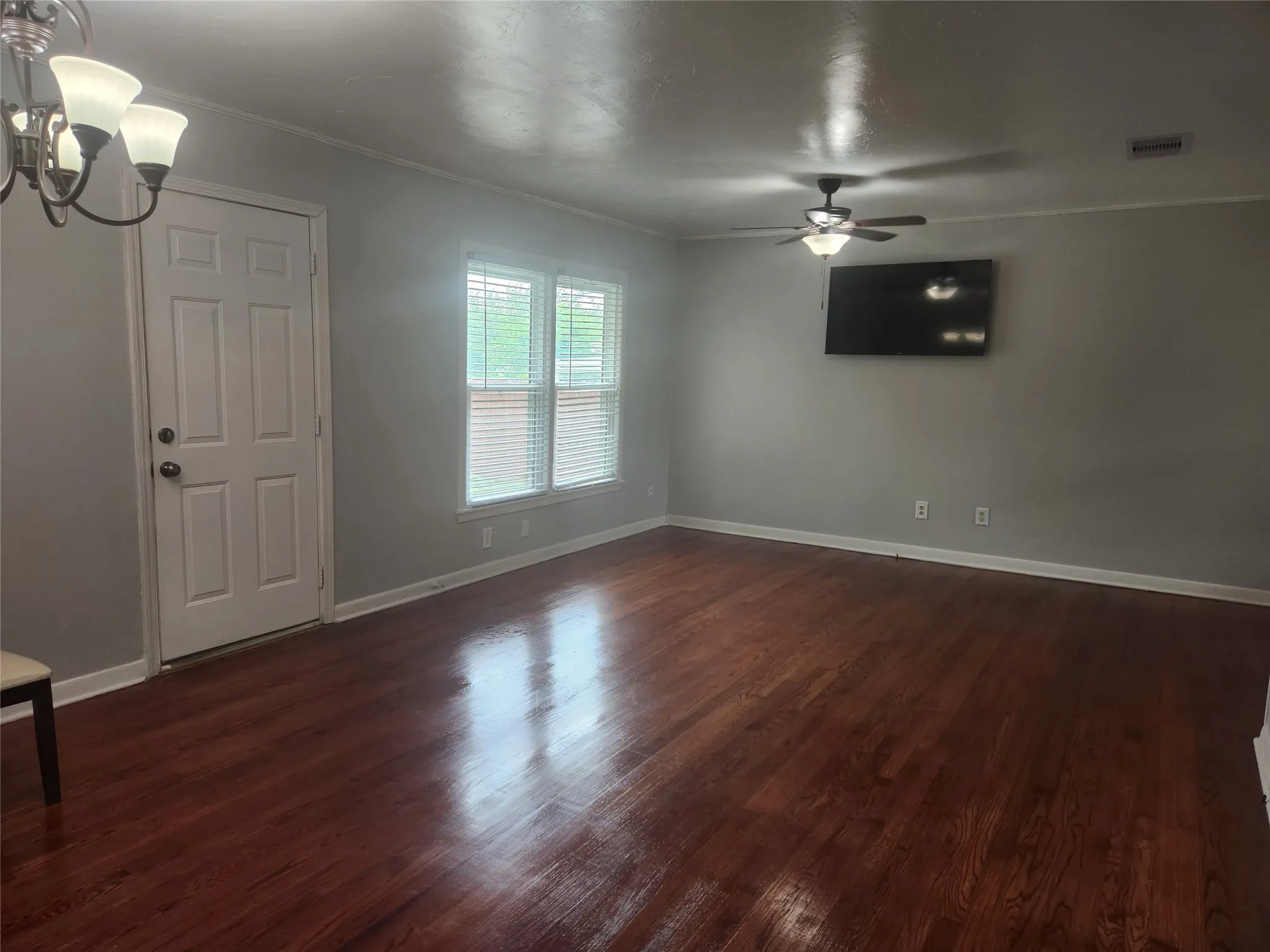 Single Family Residence For Rent in Tarrant County , 3533 Binyon Avenue, Fort Worth, Texas 76133, 2 Bedroom, 1 Bathroom, 1 Garage spaces, 964 Sqft, built in 1951, mls#21377407, Real Estate Agent in Fort Worth, Homes For Rent in Tarrant county, Homes For Rent in Fort Worth, Realtor in Fort Worth Texas, Real Estate Brokerage Independent Realty Texas, Luminita Cordes Realtor