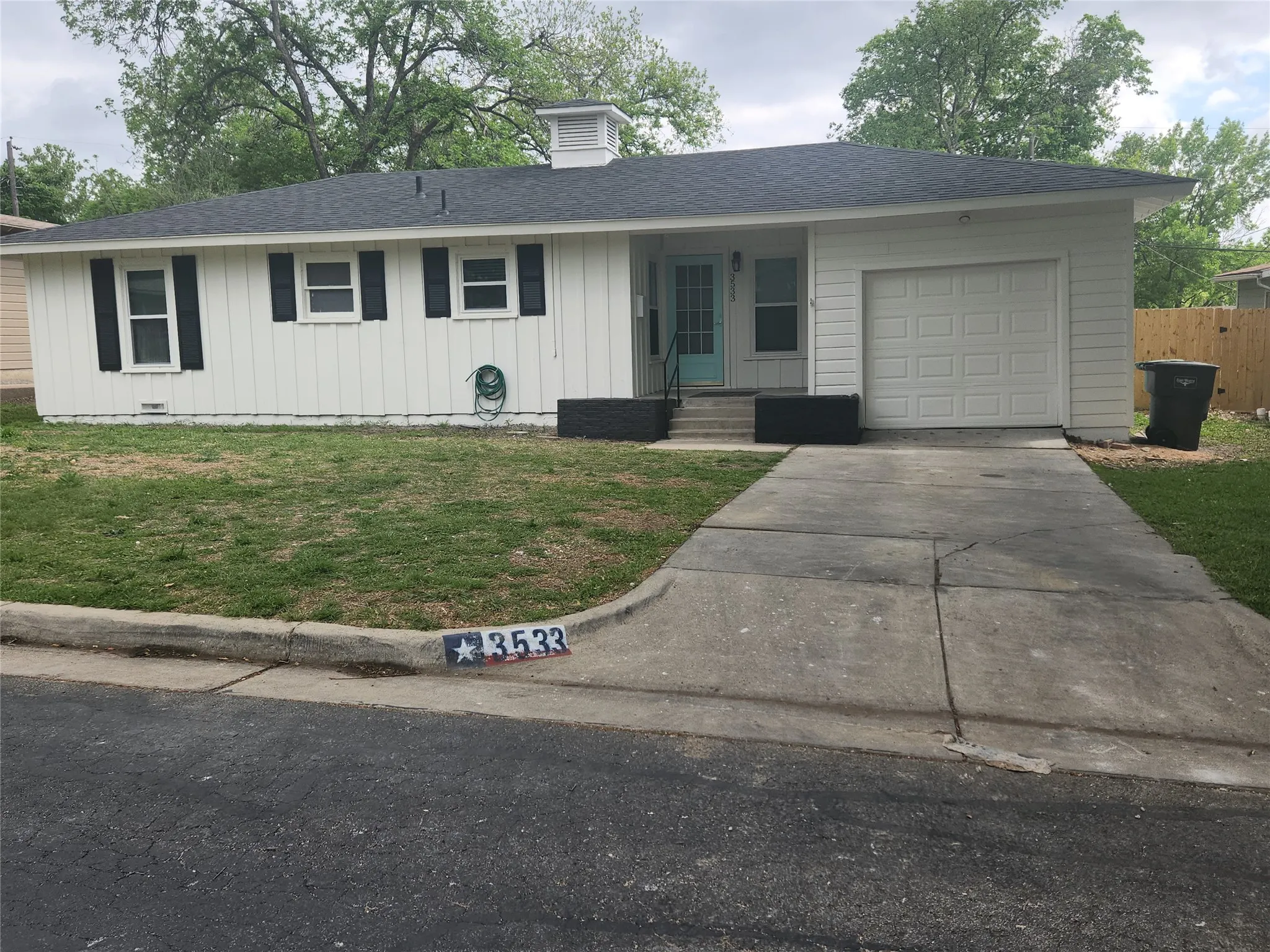 Single Family Residence For Rent in Tarrant County , 3533 Binyon Avenue, Fort Worth, Texas 76133, 2 Bedroom, 1 Bathroom, 1 Garage spaces, 964 Sqft, built in 1951, mls#21377407, Real Estate Agent in Fort Worth, Homes For Rent in Tarrant county, Homes For Rent in Fort Worth, Realtor in Fort Worth Texas, Real Estate Brokerage Independent Realty Texas, Luminita Cordes Realtor