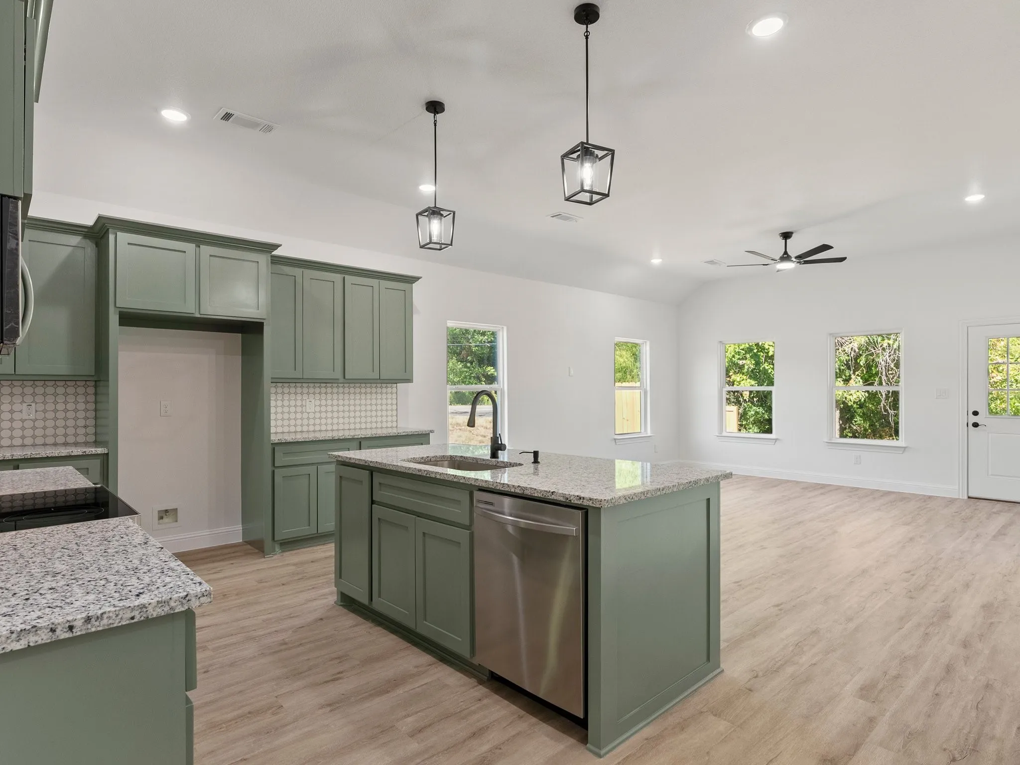 10-FT Ceilings!