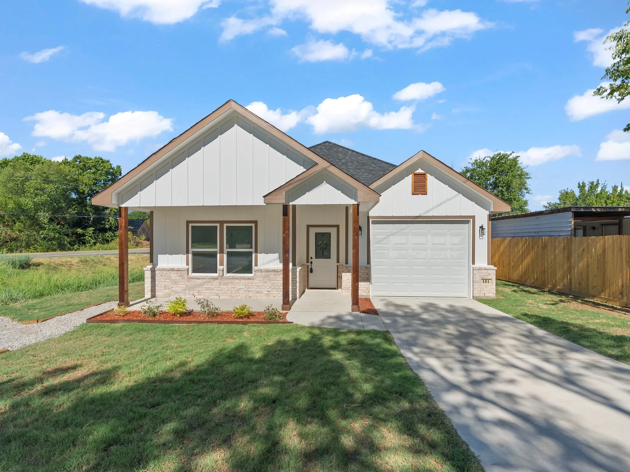 Single Family Residence For Sale in Fannin County , 101 N Oak Street, Ector, Texas 75439, 3 Bedroom, 2 Bathroom, 1 Garage spaces, 1,647 Sqft, built in 2026, mls#21375447, Real Estate Agent in Ector, Homes For Sale in Fannin county, Homes For Sale in Ector, Realtor in Ector Texas, Real Estate Brokerage Independent Realty Texas, Luminita Cordes Realtor