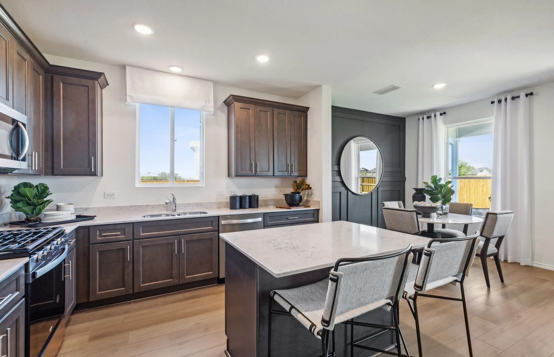*Model Representation - Spacious kitchen with eat-in bartop island