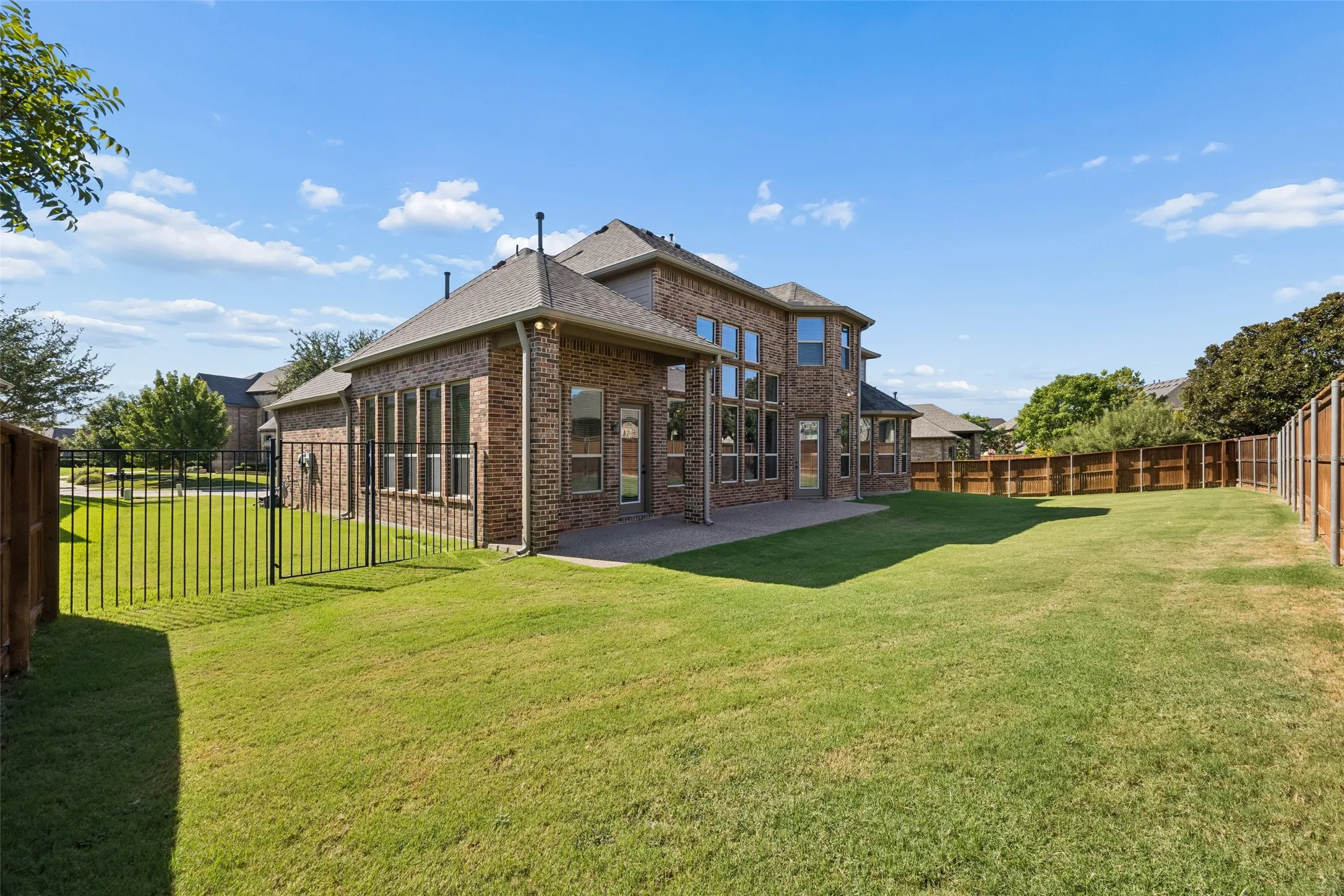 Single Family Residence For Sale in Denton County , 2209 Greenan Drive, Trophy Club, Texas 76262, 4 Bedroom, 4 Bathroom, 3 Garage spaces, 4,175 Sqft, built in 2013, mls#21375519, Real Estate Agent in Trophy Club, Homes For Sale in Denton county, Homes For Sale in Trophy Club, Realtor in Trophy Club Texas, Real Estate Brokerage Independent Realty Texas, Luminita Cordes Realtor