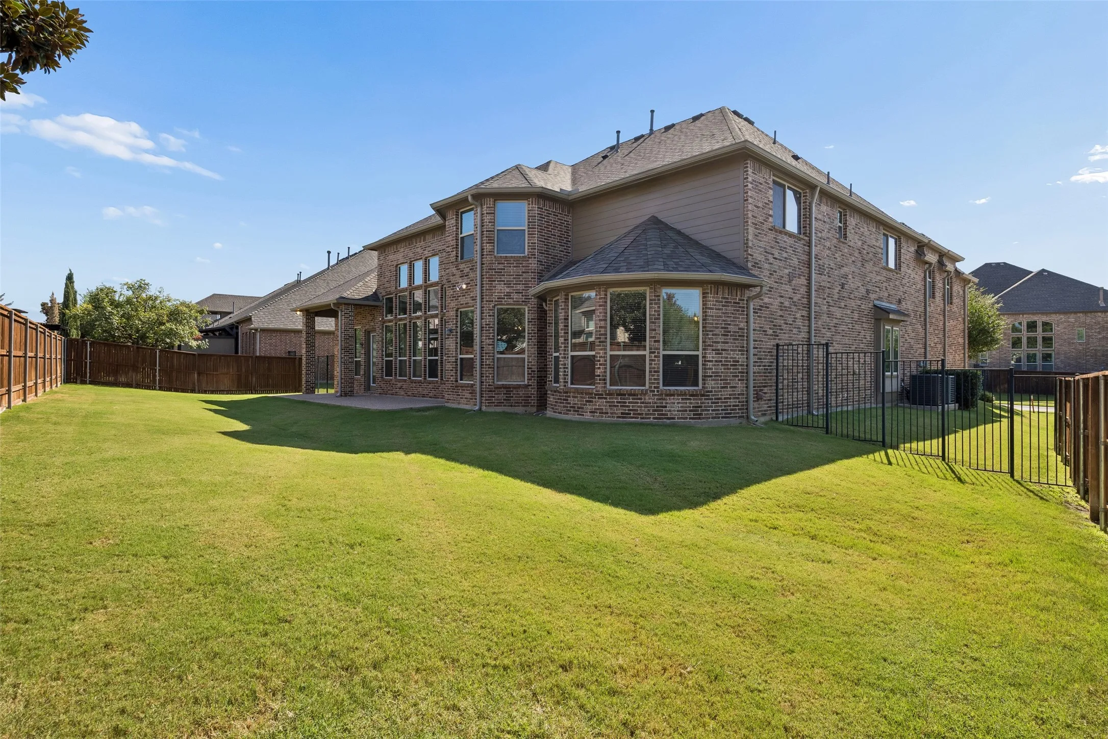 Single Family Residence For Sale in Denton County , 2209 Greenan Drive, Trophy Club, Texas 76262, 4 Bedroom, 4 Bathroom, 3 Garage spaces, 4,175 Sqft, built in 2013, mls#21375519, Real Estate Agent in Trophy Club, Homes For Sale in Denton county, Homes For Sale in Trophy Club, Realtor in Trophy Club Texas, Real Estate Brokerage Independent Realty Texas, Luminita Cordes Realtor
