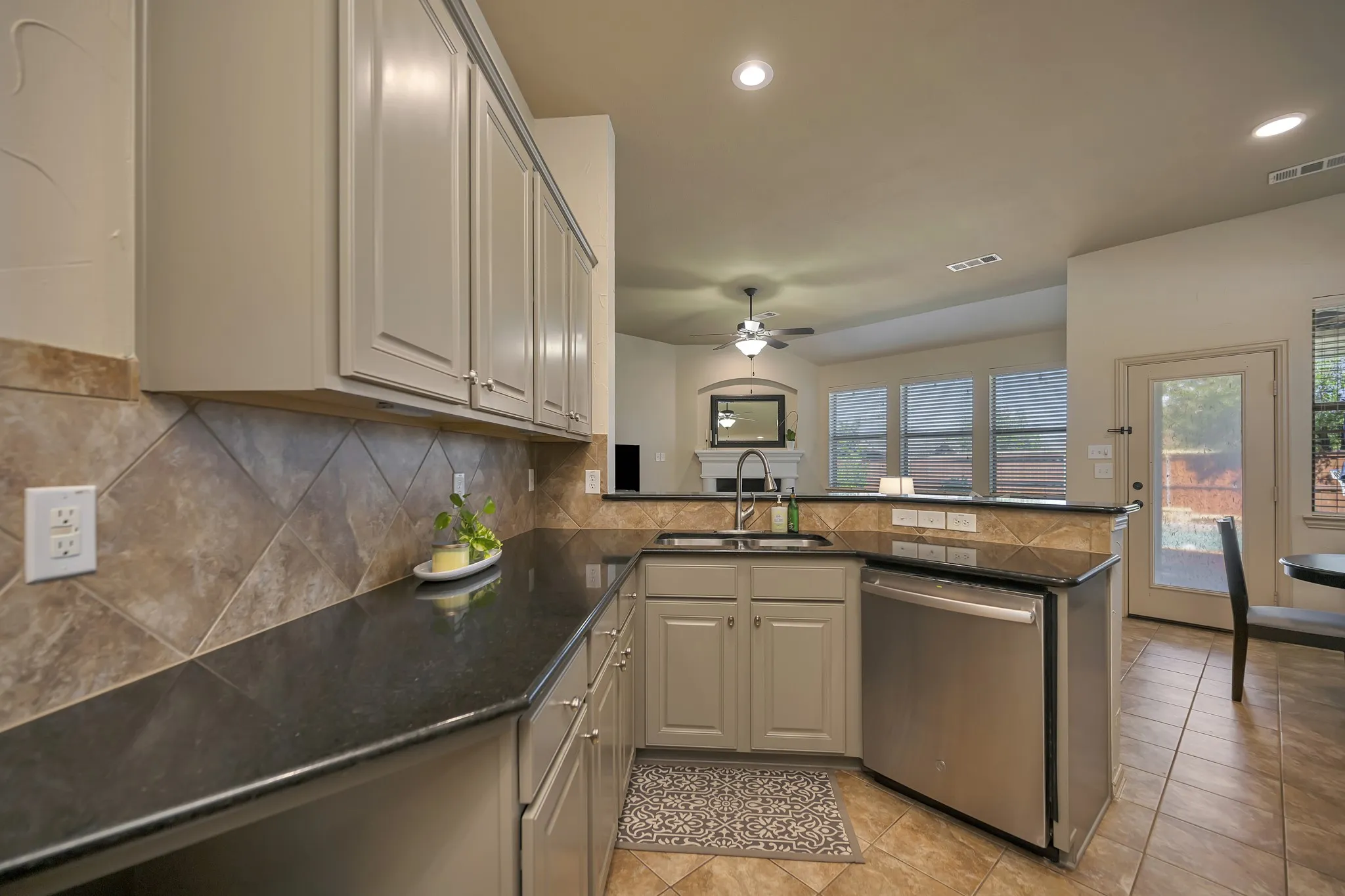 Single Family Residence For Sale in Tarrant County , 12745 Welsh Walk, Fort Worth, Texas 76244, 4 Bedroom, 3 Bathroom, 2 Garage spaces, 2,911 Sqft, built in 2007, mls#21376279, Real Estate Agent in Fort Worth, Homes For Sale in Tarrant county, Homes For Sale in Fort Worth, Realtor in Fort Worth Texas, Real Estate Brokerage Independent Realty Texas, Luminita Cordes Realtor