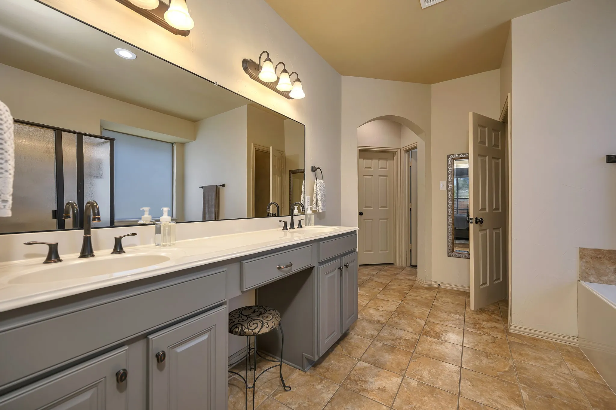 Single Family Residence For Sale in Tarrant County , 12745 Welsh Walk, Fort Worth, Texas 76244, 4 Bedroom, 3 Bathroom, 2 Garage spaces, 2,911 Sqft, built in 2007, mls#21376279, Real Estate Agent in Fort Worth, Homes For Sale in Tarrant county, Homes For Sale in Fort Worth, Realtor in Fort Worth Texas, Real Estate Brokerage Independent Realty Texas, Luminita Cordes Realtor