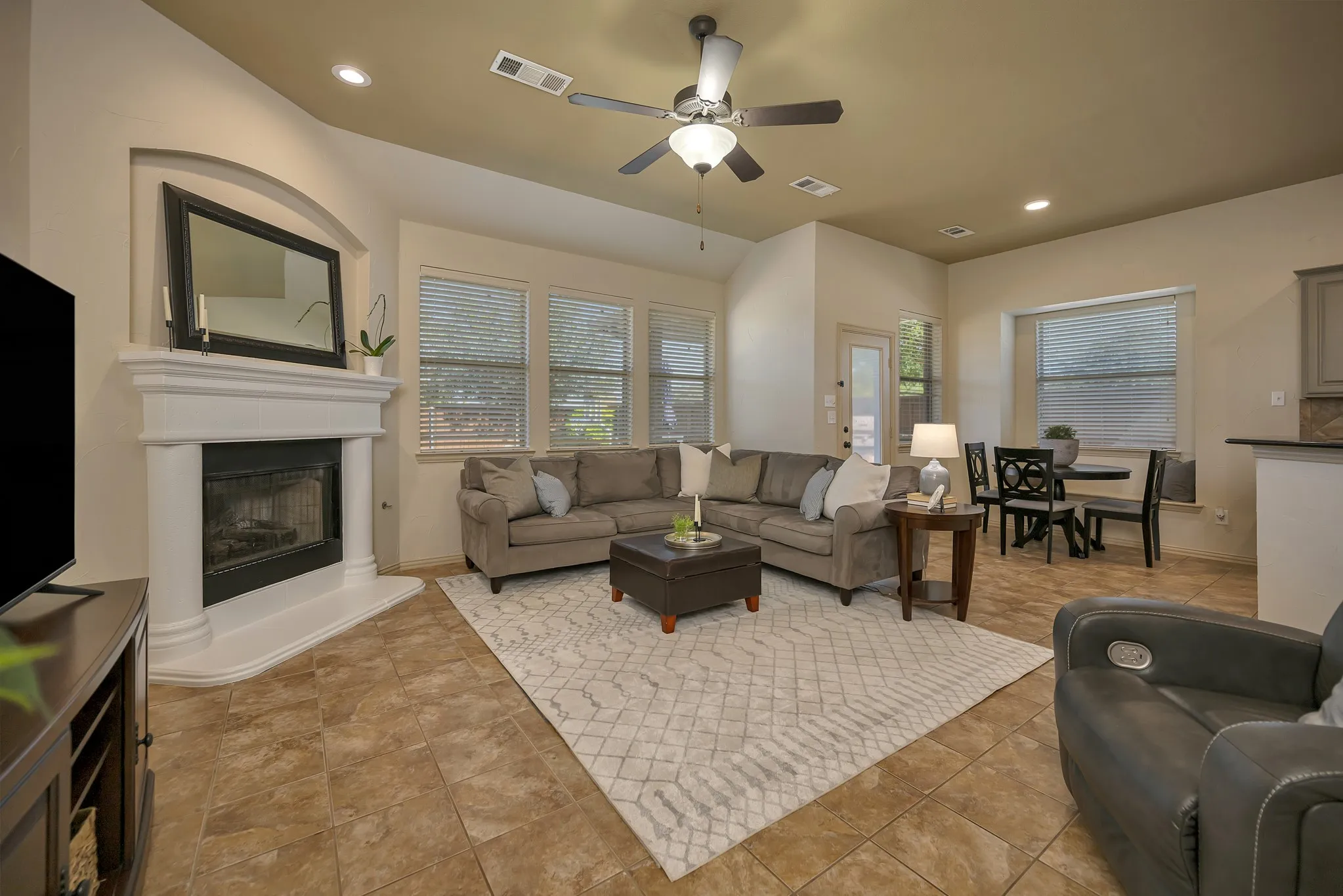 Single Family Residence For Sale in Tarrant County , 12745 Welsh Walk, Fort Worth, Texas 76244, 4 Bedroom, 3 Bathroom, 2 Garage spaces, 2,911 Sqft, built in 2007, mls#21376279, Real Estate Agent in Fort Worth, Homes For Sale in Tarrant county, Homes For Sale in Fort Worth, Realtor in Fort Worth Texas, Real Estate Brokerage Independent Realty Texas, Luminita Cordes Realtor