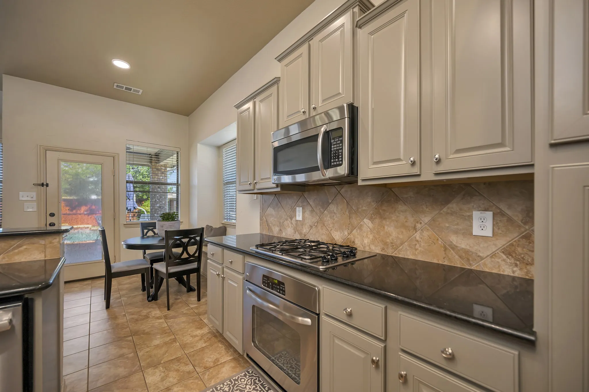 Single Family Residence For Sale in Tarrant County , 12745 Welsh Walk, Fort Worth, Texas 76244, 4 Bedroom, 3 Bathroom, 2 Garage spaces, 2,911 Sqft, built in 2007, mls#21376279, Real Estate Agent in Fort Worth, Homes For Sale in Tarrant county, Homes For Sale in Fort Worth, Realtor in Fort Worth Texas, Real Estate Brokerage Independent Realty Texas, Luminita Cordes Realtor