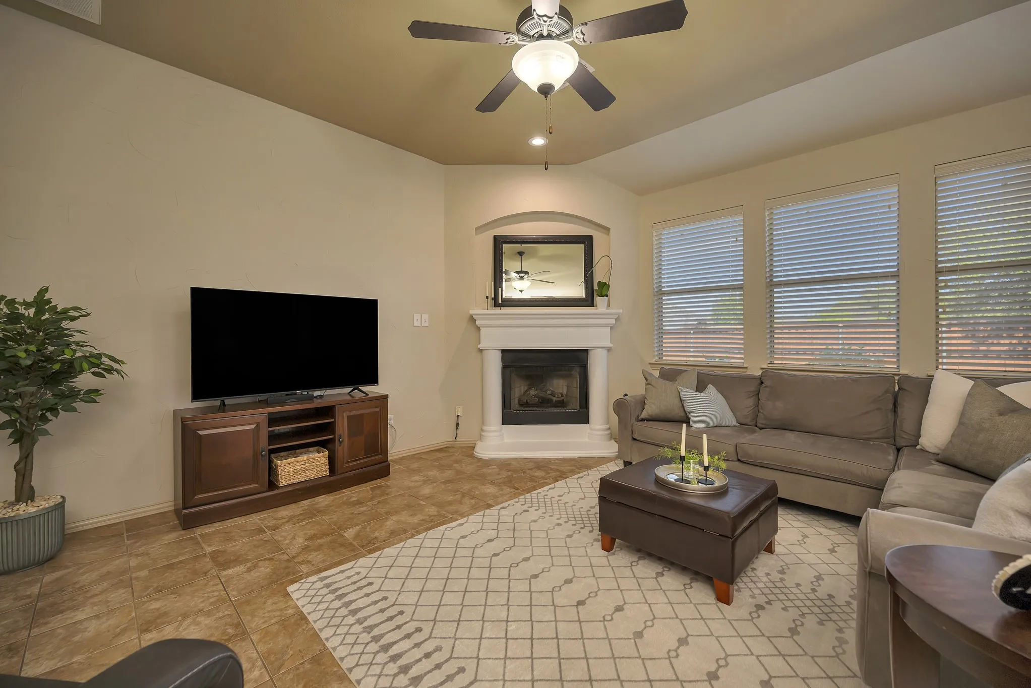 Single Family Residence For Sale in Tarrant County , 12745 Welsh Walk, Fort Worth, Texas 76244, 4 Bedroom, 3 Bathroom, 2 Garage spaces, 2,911 Sqft, built in 2007, mls#21376279, Real Estate Agent in Fort Worth, Homes For Sale in Tarrant county, Homes For Sale in Fort Worth, Realtor in Fort Worth Texas, Real Estate Brokerage Independent Realty Texas, Luminita Cordes Realtor