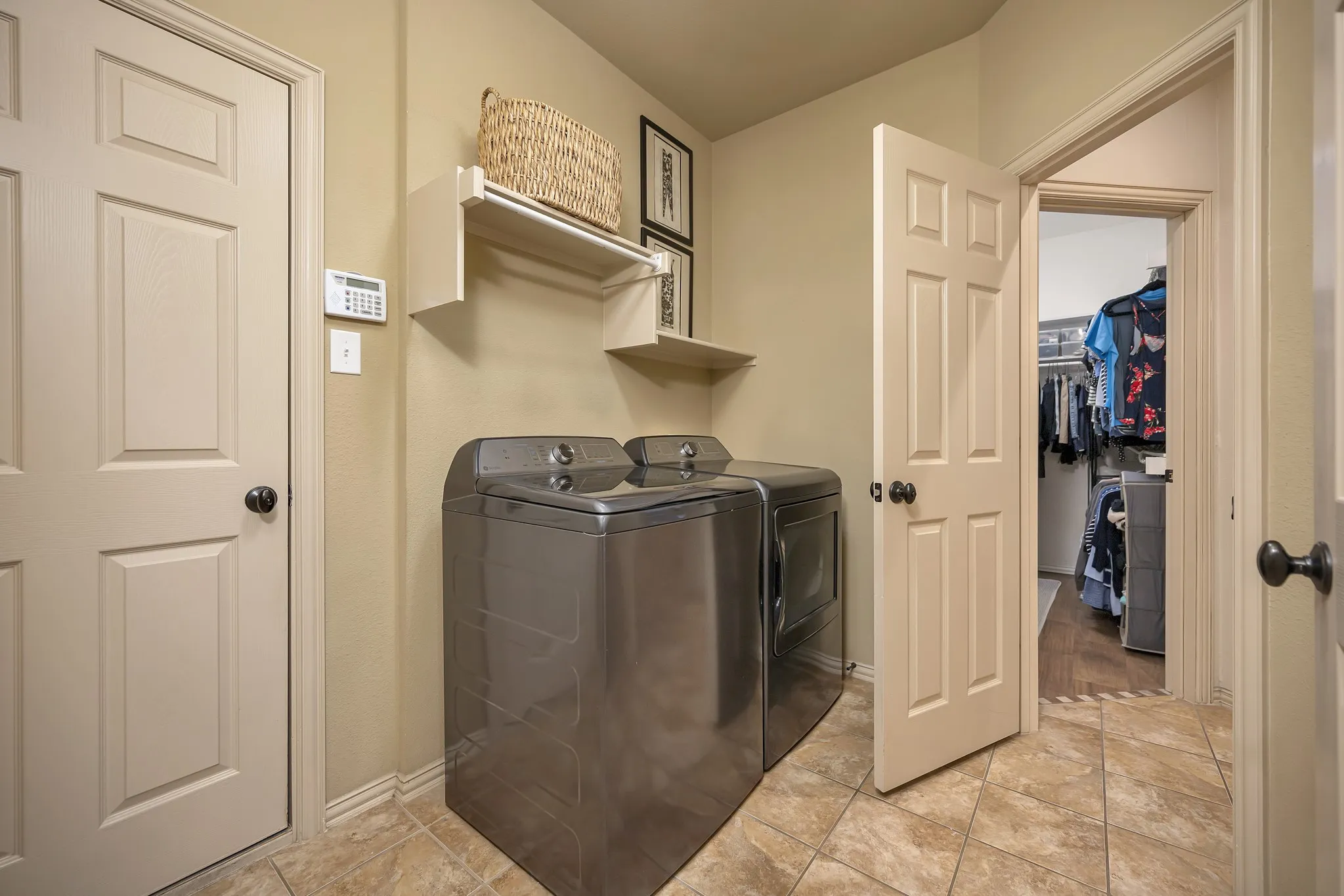 Single Family Residence For Sale in Tarrant County , 12745 Welsh Walk, Fort Worth, Texas 76244, 4 Bedroom, 3 Bathroom, 2 Garage spaces, 2,911 Sqft, built in 2007, mls#21376279, Real Estate Agent in Fort Worth, Homes For Sale in Tarrant county, Homes For Sale in Fort Worth, Realtor in Fort Worth Texas, Real Estate Brokerage Independent Realty Texas, Luminita Cordes Realtor