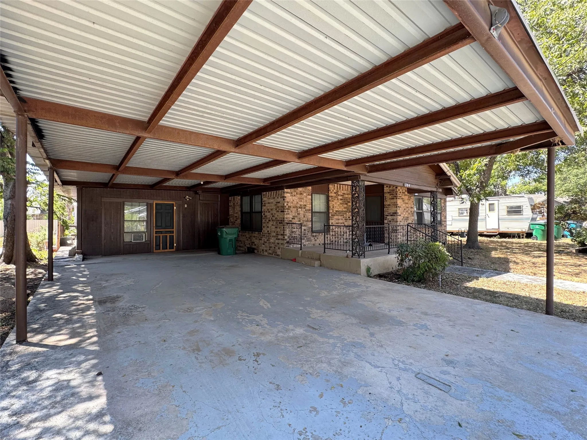 Single Family Residence For Sale in Coleman County , 204 E 9th Street, Coleman, Texas 76834, 2 Bedroom, 1 Bathroom, Garage spaces, 1,285 Sqft, built in 1960, mls#21377249, Real Estate Agent in Coleman, Homes For Sale in Coleman county, Homes For Sale in Coleman, Realtor in Coleman Texas, Real Estate Brokerage Independent Realty Texas, Luminita Cordes Realtor