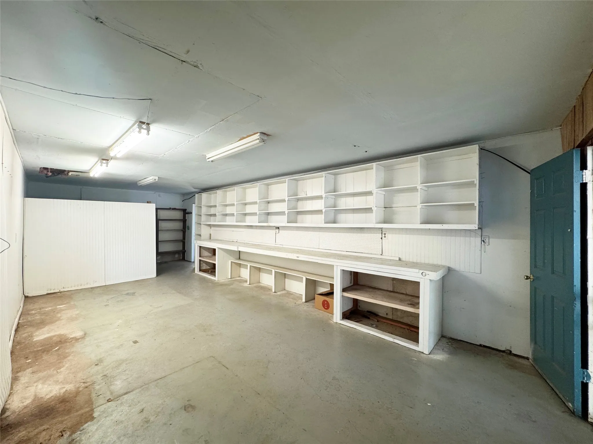 Single Family Residence For Sale in Coleman County , 204 E 9th Street, Coleman, Texas 76834, 2 Bedroom, 1 Bathroom, Garage spaces, 1,285 Sqft, built in 1960, mls#21377249, Real Estate Agent in Coleman, Homes For Sale in Coleman county, Homes For Sale in Coleman, Realtor in Coleman Texas, Real Estate Brokerage Independent Realty Texas, Luminita Cordes Realtor