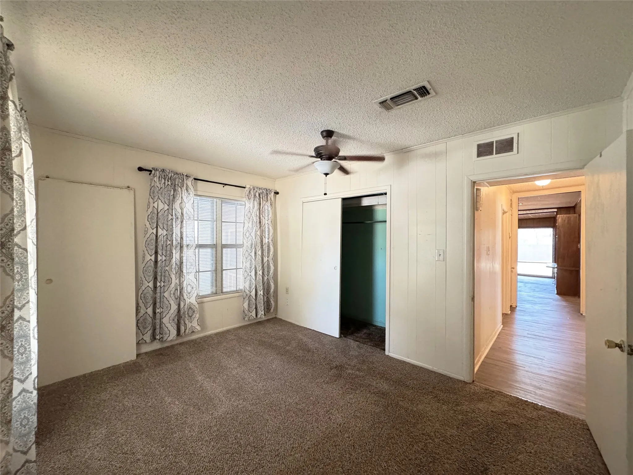 Single Family Residence For Sale in Coleman County , 204 E 9th Street, Coleman, Texas 76834, 2 Bedroom, 1 Bathroom, Garage spaces, 1,285 Sqft, built in 1960, mls#21377249, Real Estate Agent in Coleman, Homes For Sale in Coleman county, Homes For Sale in Coleman, Realtor in Coleman Texas, Real Estate Brokerage Independent Realty Texas, Luminita Cordes Realtor
