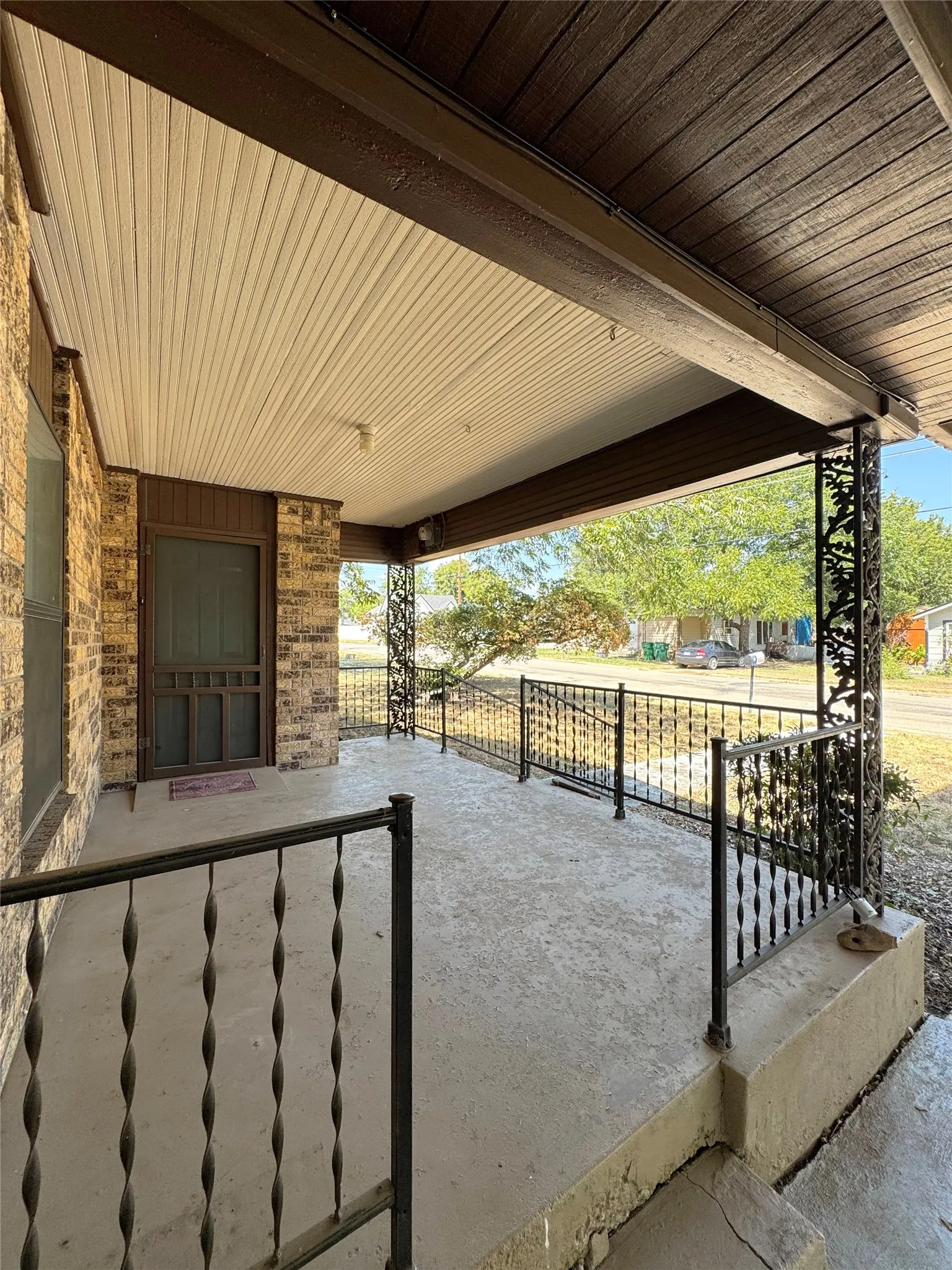 Single Family Residence For Sale in Coleman County , 204 E 9th Street, Coleman, Texas 76834, 2 Bedroom, 1 Bathroom, Garage spaces, 1,285 Sqft, built in 1960, mls#21377249, Real Estate Agent in Coleman, Homes For Sale in Coleman county, Homes For Sale in Coleman, Realtor in Coleman Texas, Real Estate Brokerage Independent Realty Texas, Luminita Cordes Realtor
