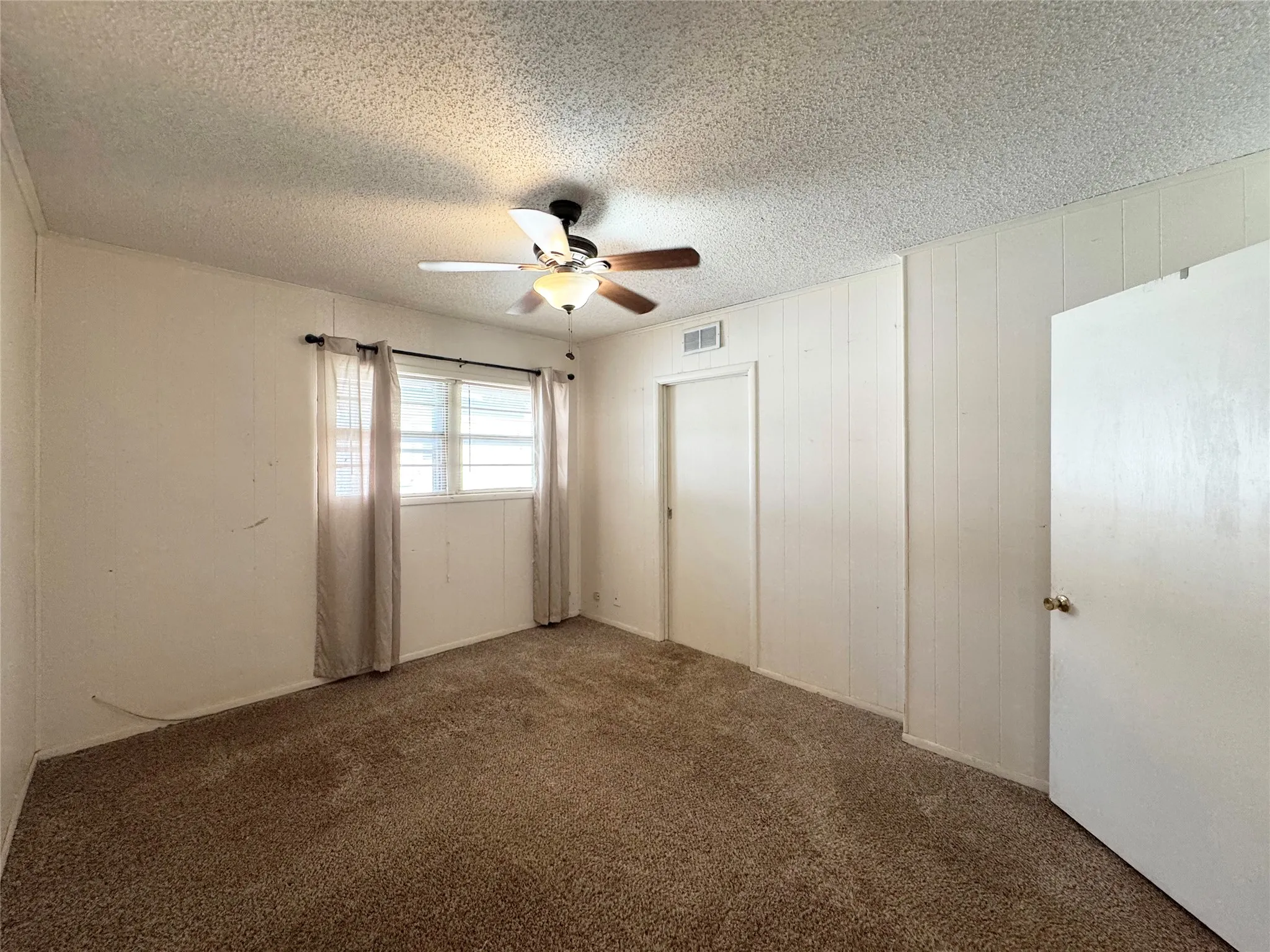 Single Family Residence For Sale in Coleman County , 204 E 9th Street, Coleman, Texas 76834, 2 Bedroom, 1 Bathroom, Garage spaces, 1,285 Sqft, built in 1960, mls#21377249, Real Estate Agent in Coleman, Homes For Sale in Coleman county, Homes For Sale in Coleman, Realtor in Coleman Texas, Real Estate Brokerage Independent Realty Texas, Luminita Cordes Realtor