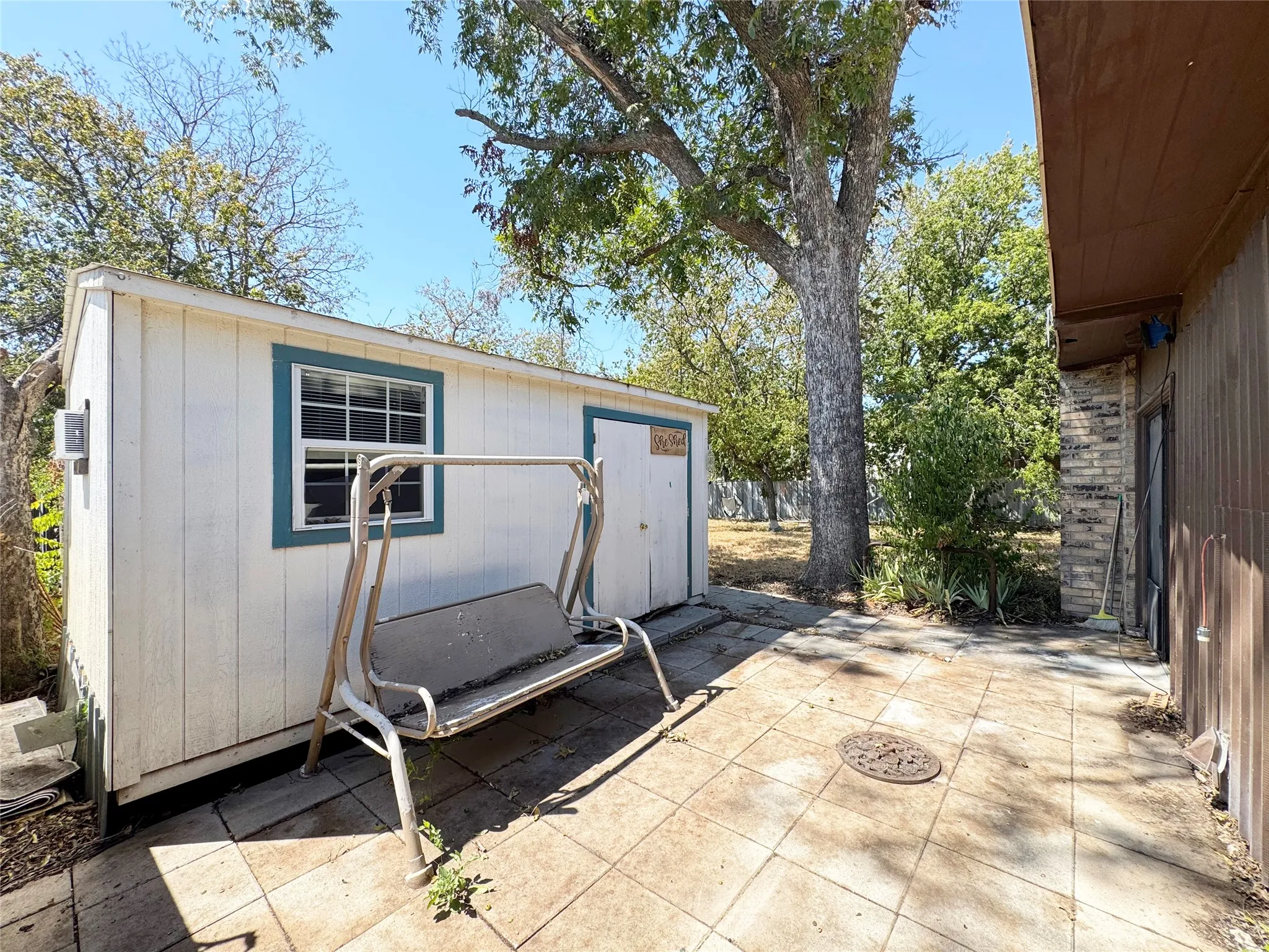 Single Family Residence For Sale in Coleman County , 204 E 9th Street, Coleman, Texas 76834, 2 Bedroom, 1 Bathroom, Garage spaces, 1,285 Sqft, built in 1960, mls#21377249, Real Estate Agent in Coleman, Homes For Sale in Coleman county, Homes For Sale in Coleman, Realtor in Coleman Texas, Real Estate Brokerage Independent Realty Texas, Luminita Cordes Realtor
