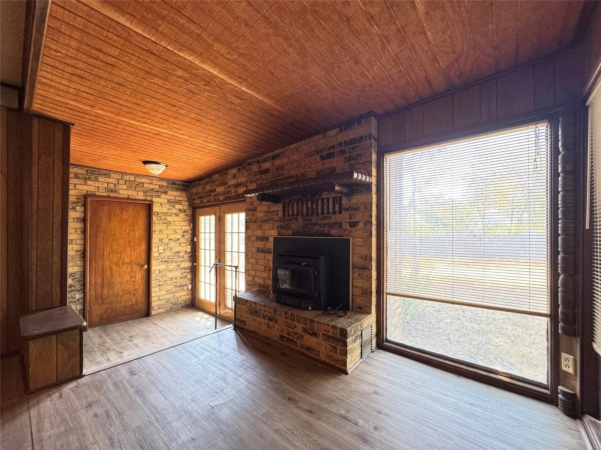 Single Family Residence For Sale in Coleman County , 204 E 9th Street, Coleman, Texas 76834, 2 Bedroom, 1 Bathroom, Garage spaces, 1,285 Sqft, built in 1960, mls#21377249, Real Estate Agent in Coleman, Homes For Sale in Coleman county, Homes For Sale in Coleman, Realtor in Coleman Texas, Real Estate Brokerage Independent Realty Texas, Luminita Cordes Realtor