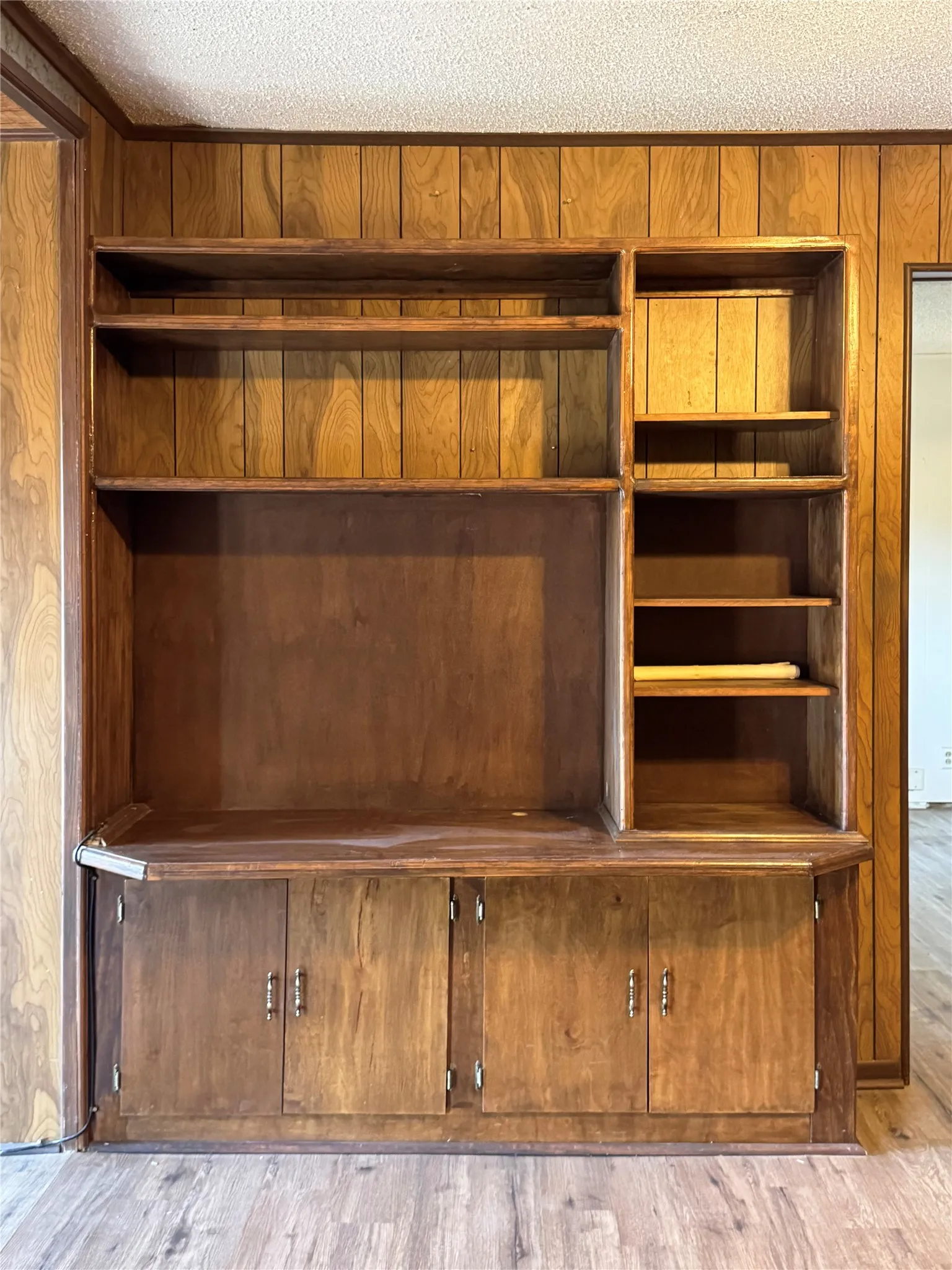 Single Family Residence For Sale in Coleman County , 204 E 9th Street, Coleman, Texas 76834, 2 Bedroom, 1 Bathroom, Garage spaces, 1,285 Sqft, built in 1960, mls#21377249, Real Estate Agent in Coleman, Homes For Sale in Coleman county, Homes For Sale in Coleman, Realtor in Coleman Texas, Real Estate Brokerage Independent Realty Texas, Luminita Cordes Realtor