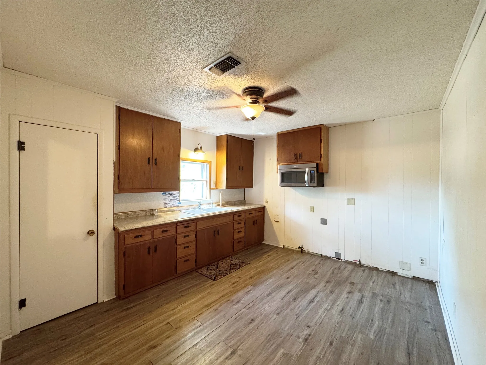 Single Family Residence For Sale in Coleman County , 204 E 9th Street, Coleman, Texas 76834, 2 Bedroom, 1 Bathroom, Garage spaces, 1,285 Sqft, built in 1960, mls#21377249, Real Estate Agent in Coleman, Homes For Sale in Coleman county, Homes For Sale in Coleman, Realtor in Coleman Texas, Real Estate Brokerage Independent Realty Texas, Luminita Cordes Realtor