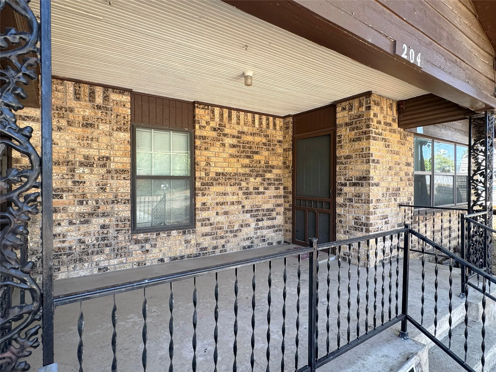 Single Family Residence For Sale in Coleman County , 204 E 9th Street, Coleman, Texas 76834, 2 Bedroom, 1 Bathroom, Garage spaces, 1,285 Sqft, built in 1960, mls#21377249, Real Estate Agent in Coleman, Homes For Sale in Coleman county, Homes For Sale in Coleman, Realtor in Coleman Texas, Real Estate Brokerage Independent Realty Texas, Luminita Cordes Realtor