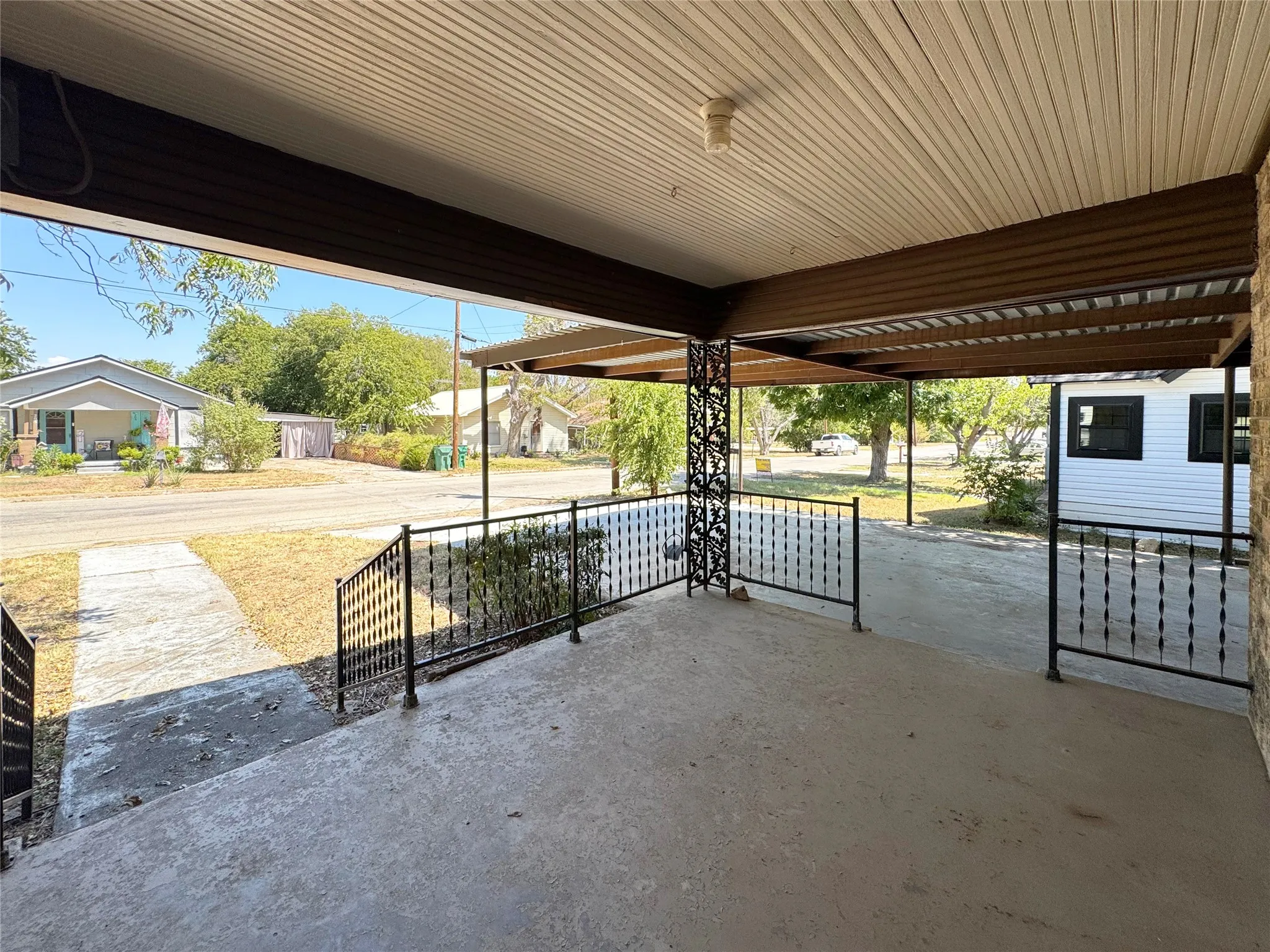Single Family Residence For Sale in Coleman County , 204 E 9th Street, Coleman, Texas 76834, 2 Bedroom, 1 Bathroom, Garage spaces, 1,285 Sqft, built in 1960, mls#21377249, Real Estate Agent in Coleman, Homes For Sale in Coleman county, Homes For Sale in Coleman, Realtor in Coleman Texas, Real Estate Brokerage Independent Realty Texas, Luminita Cordes Realtor
