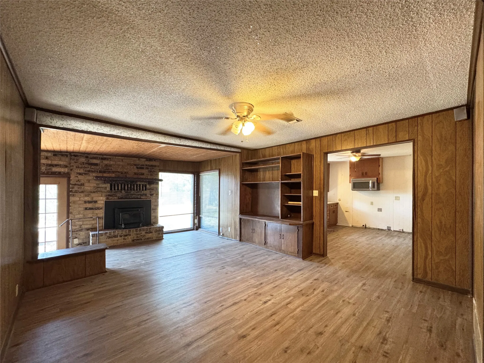 Single Family Residence For Sale in Coleman County , 204 E 9th Street, Coleman, Texas 76834, 2 Bedroom, 1 Bathroom, Garage spaces, 1,285 Sqft, built in 1960, mls#21377249, Real Estate Agent in Coleman, Homes For Sale in Coleman county, Homes For Sale in Coleman, Realtor in Coleman Texas, Real Estate Brokerage Independent Realty Texas, Luminita Cordes Realtor