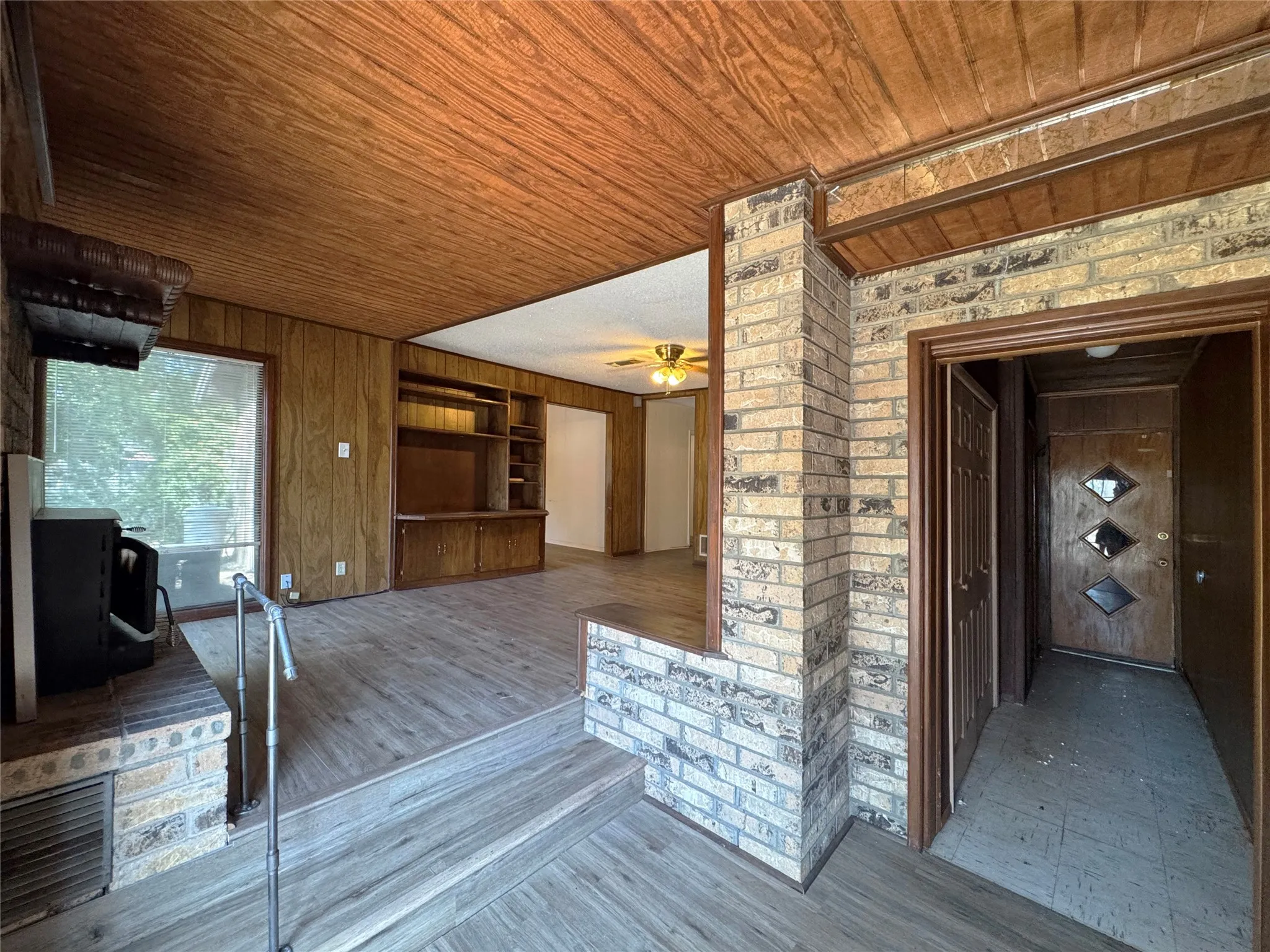Single Family Residence For Sale in Coleman County , 204 E 9th Street, Coleman, Texas 76834, 2 Bedroom, 1 Bathroom, Garage spaces, 1,285 Sqft, built in 1960, mls#21377249, Real Estate Agent in Coleman, Homes For Sale in Coleman county, Homes For Sale in Coleman, Realtor in Coleman Texas, Real Estate Brokerage Independent Realty Texas, Luminita Cordes Realtor