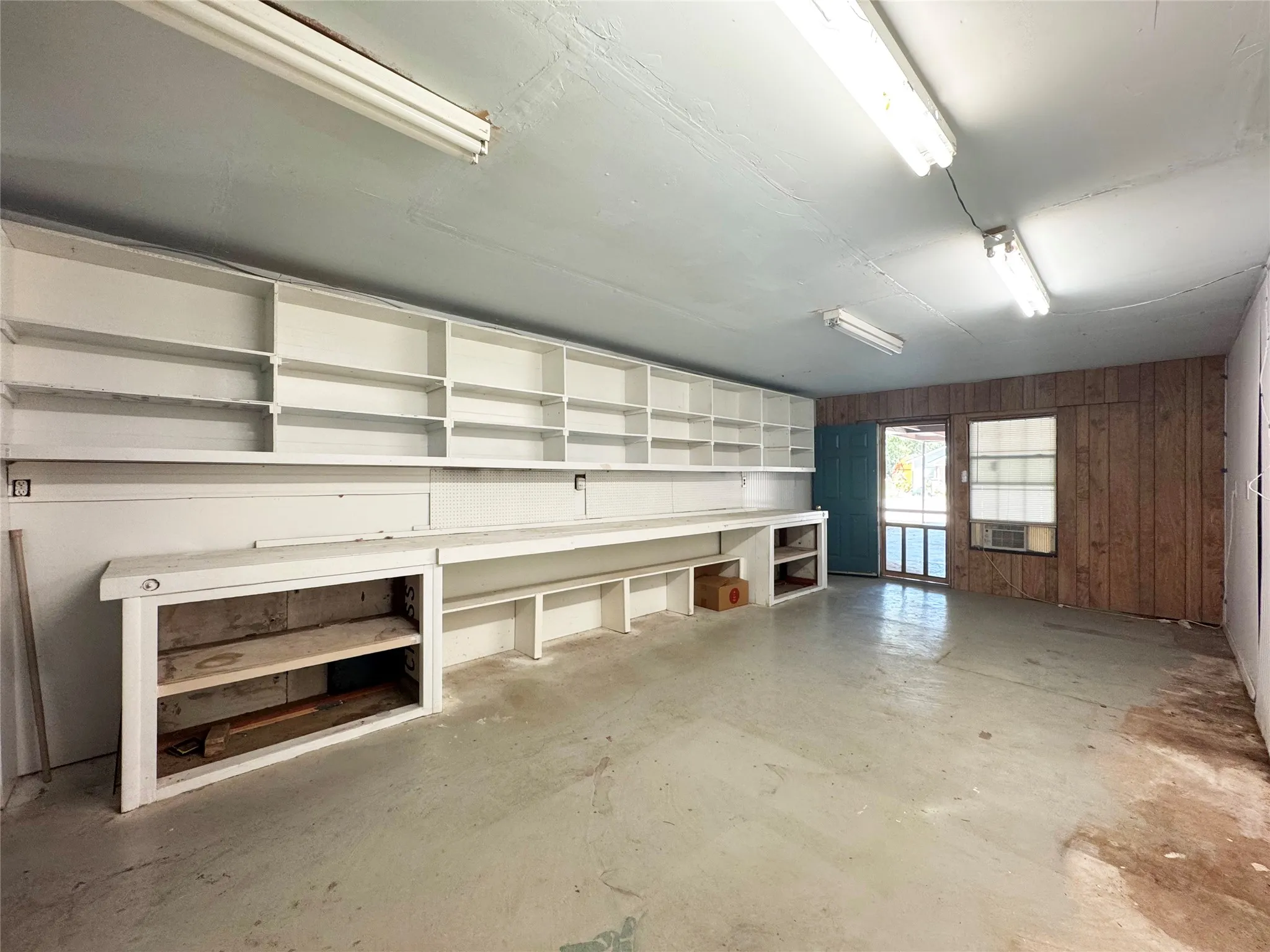 Single Family Residence For Sale in Coleman County , 204 E 9th Street, Coleman, Texas 76834, 2 Bedroom, 1 Bathroom, Garage spaces, 1,285 Sqft, built in 1960, mls#21377249, Real Estate Agent in Coleman, Homes For Sale in Coleman county, Homes For Sale in Coleman, Realtor in Coleman Texas, Real Estate Brokerage Independent Realty Texas, Luminita Cordes Realtor