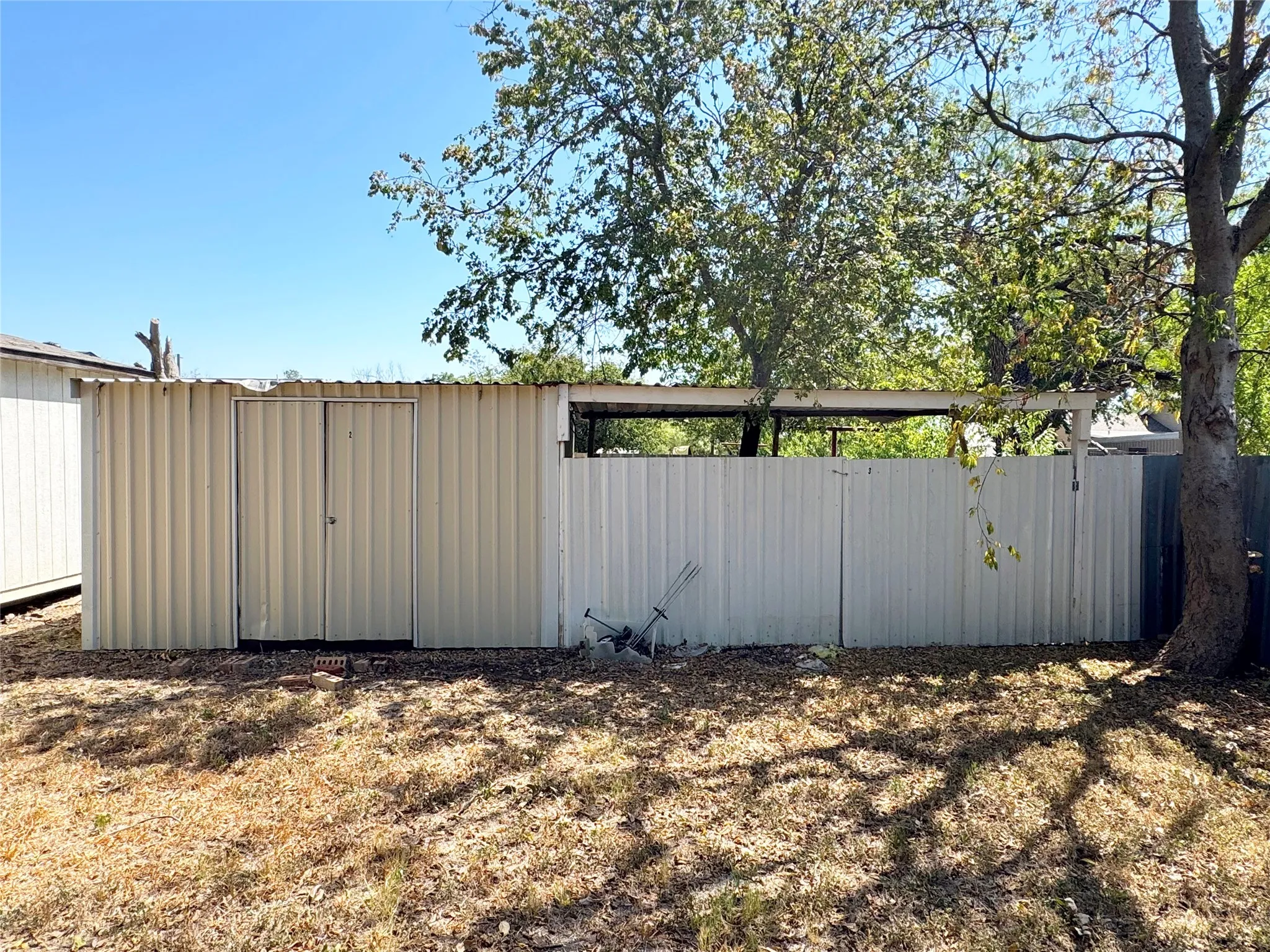 Single Family Residence For Sale in Coleman County , 204 E 9th Street, Coleman, Texas 76834, 2 Bedroom, 1 Bathroom, Garage spaces, 1,285 Sqft, built in 1960, mls#21377249, Real Estate Agent in Coleman, Homes For Sale in Coleman county, Homes For Sale in Coleman, Realtor in Coleman Texas, Real Estate Brokerage Independent Realty Texas, Luminita Cordes Realtor