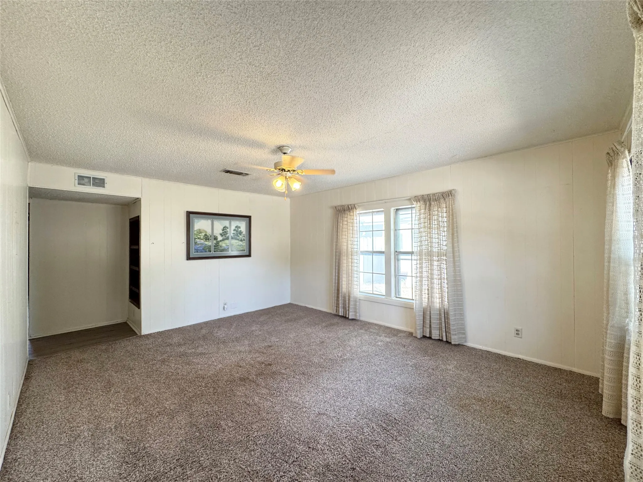 Single Family Residence For Sale in Coleman County , 204 E 9th Street, Coleman, Texas 76834, 2 Bedroom, 1 Bathroom, Garage spaces, 1,285 Sqft, built in 1960, mls#21377249, Real Estate Agent in Coleman, Homes For Sale in Coleman county, Homes For Sale in Coleman, Realtor in Coleman Texas, Real Estate Brokerage Independent Realty Texas, Luminita Cordes Realtor