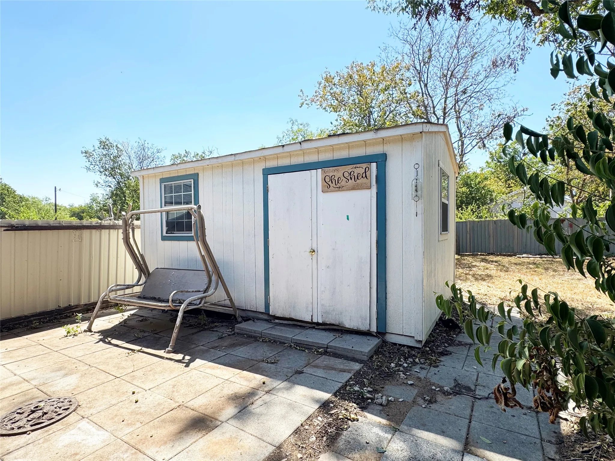 Single Family Residence For Sale in Coleman County , 204 E 9th Street, Coleman, Texas 76834, 2 Bedroom, 1 Bathroom, Garage spaces, 1,285 Sqft, built in 1960, mls#21377249, Real Estate Agent in Coleman, Homes For Sale in Coleman county, Homes For Sale in Coleman, Realtor in Coleman Texas, Real Estate Brokerage Independent Realty Texas, Luminita Cordes Realtor