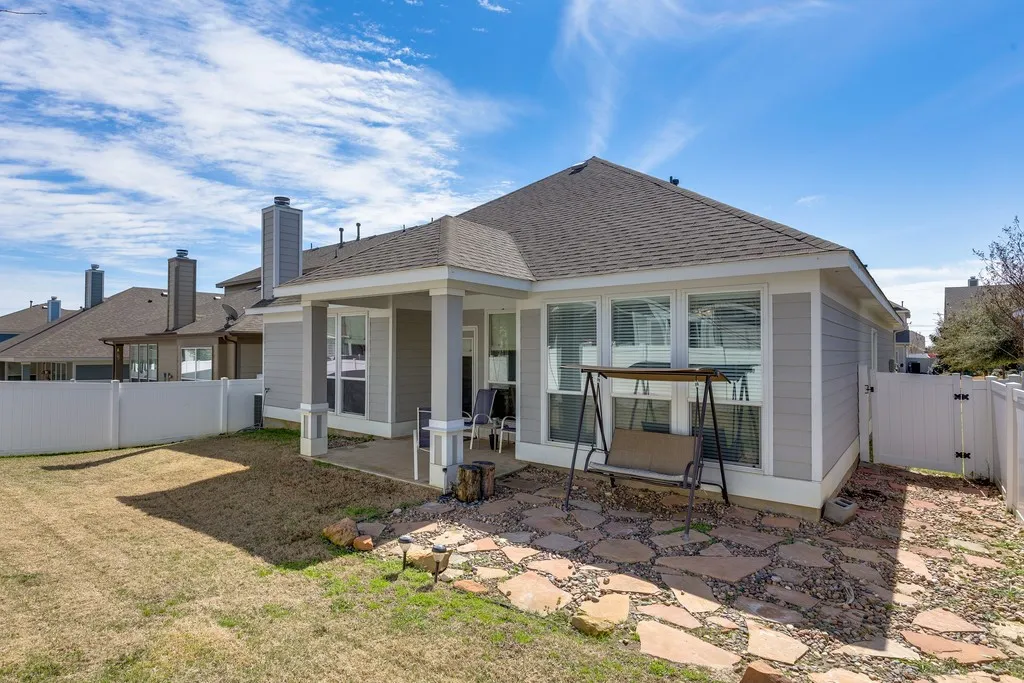 Single Family Residence For Rent in Tarrant County , 5041 Holliday Drive, Fort Worth, Texas 76244, 3 Bedroom, 2 Bathroom, 2 Garage spaces, 1,844 Sqft, built in 2009, mls#21377401, Real Estate Agent in Fort Worth, Homes For Rent in Tarrant county, Homes For Rent in Fort Worth, Realtor in Fort Worth Texas, Real Estate Brokerage Independent Realty Texas, Luminita Cordes Realtor