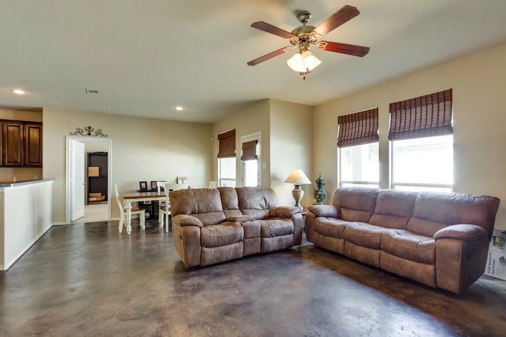Single Family Residence For Rent in Tarrant County , 5041 Holliday Drive, Fort Worth, Texas 76244, 3 Bedroom, 2 Bathroom, 2 Garage spaces, 1,844 Sqft, built in 2009, mls#21377401, Real Estate Agent in Fort Worth, Homes For Rent in Tarrant county, Homes For Rent in Fort Worth, Realtor in Fort Worth Texas, Real Estate Brokerage Independent Realty Texas, Luminita Cordes Realtor