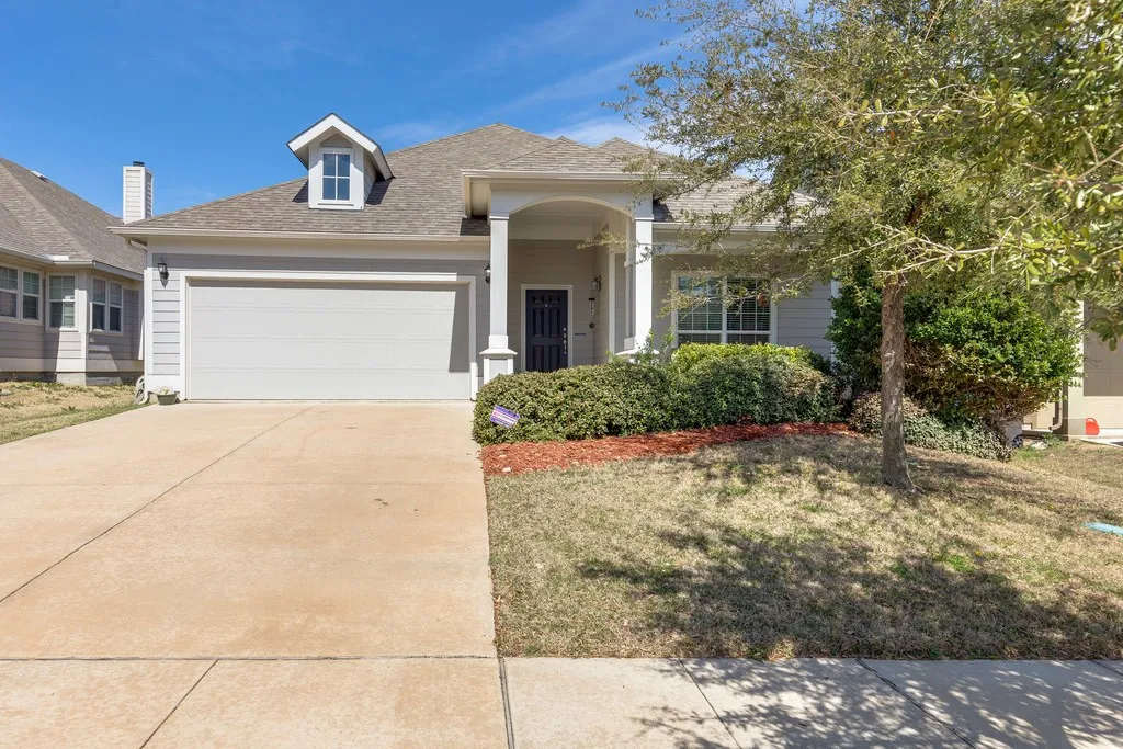 Single Family Residence For Rent in Tarrant County , 5041 Holliday Drive, Fort Worth, Texas 76244, 3 Bedroom, 2 Bathroom, 2 Garage spaces, 1,844 Sqft, built in 2009, mls#21377401, Real Estate Agent in Fort Worth, Homes For Rent in Tarrant county, Homes For Rent in Fort Worth, Realtor in Fort Worth Texas, Real Estate Brokerage Independent Realty Texas, Luminita Cordes Realtor
