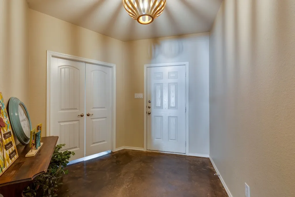Single Family Residence For Rent in Tarrant County , 5041 Holliday Drive, Fort Worth, Texas 76244, 3 Bedroom, 2 Bathroom, 2 Garage spaces, 1,844 Sqft, built in 2009, mls#21377401, Real Estate Agent in Fort Worth, Homes For Rent in Tarrant county, Homes For Rent in Fort Worth, Realtor in Fort Worth Texas, Real Estate Brokerage Independent Realty Texas, Luminita Cordes Realtor