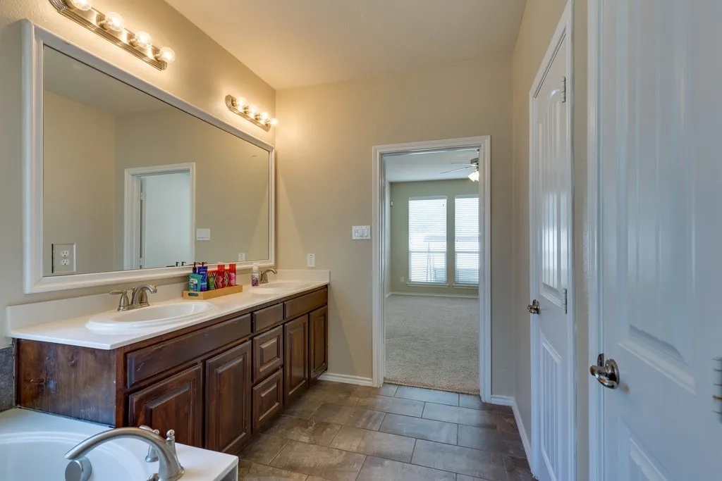 Single Family Residence For Rent in Tarrant County , 5041 Holliday Drive, Fort Worth, Texas 76244, 3 Bedroom, 2 Bathroom, 2 Garage spaces, 1,844 Sqft, built in 2009, mls#21377401, Real Estate Agent in Fort Worth, Homes For Rent in Tarrant county, Homes For Rent in Fort Worth, Realtor in Fort Worth Texas, Real Estate Brokerage Independent Realty Texas, Luminita Cordes Realtor