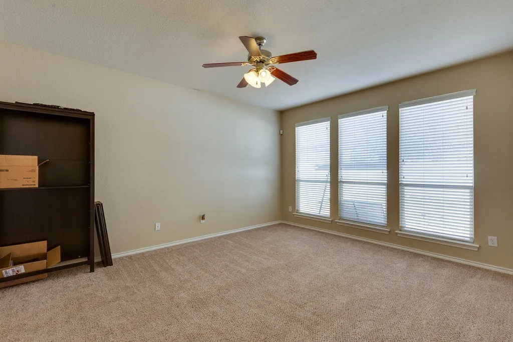 Single Family Residence For Rent in Tarrant County , 5041 Holliday Drive, Fort Worth, Texas 76244, 3 Bedroom, 2 Bathroom, 2 Garage spaces, 1,844 Sqft, built in 2009, mls#21377401, Real Estate Agent in Fort Worth, Homes For Rent in Tarrant county, Homes For Rent in Fort Worth, Realtor in Fort Worth Texas, Real Estate Brokerage Independent Realty Texas, Luminita Cordes Realtor