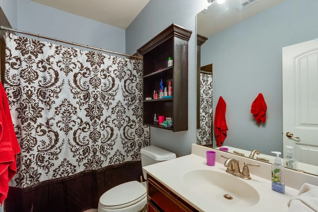Single Family Residence For Rent in Tarrant County , 5041 Holliday Drive, Fort Worth, Texas 76244, 3 Bedroom, 2 Bathroom, 2 Garage spaces, 1,844 Sqft, built in 2009, mls#21377401, Real Estate Agent in Fort Worth, Homes For Rent in Tarrant county, Homes For Rent in Fort Worth, Realtor in Fort Worth Texas, Real Estate Brokerage Independent Realty Texas, Luminita Cordes Realtor