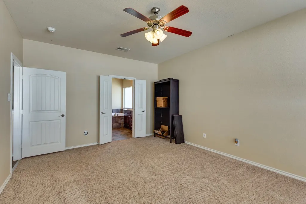 Single Family Residence For Rent in Tarrant County , 5041 Holliday Drive, Fort Worth, Texas 76244, 3 Bedroom, 2 Bathroom, 2 Garage spaces, 1,844 Sqft, built in 2009, mls#21377401, Real Estate Agent in Fort Worth, Homes For Rent in Tarrant county, Homes For Rent in Fort Worth, Realtor in Fort Worth Texas, Real Estate Brokerage Independent Realty Texas, Luminita Cordes Realtor