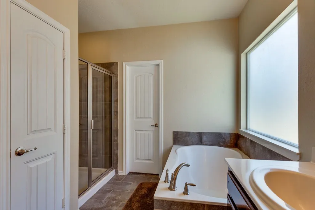 Single Family Residence For Rent in Tarrant County , 5041 Holliday Drive, Fort Worth, Texas 76244, 3 Bedroom, 2 Bathroom, 2 Garage spaces, 1,844 Sqft, built in 2009, mls#21377401, Real Estate Agent in Fort Worth, Homes For Rent in Tarrant county, Homes For Rent in Fort Worth, Realtor in Fort Worth Texas, Real Estate Brokerage Independent Realty Texas, Luminita Cordes Realtor